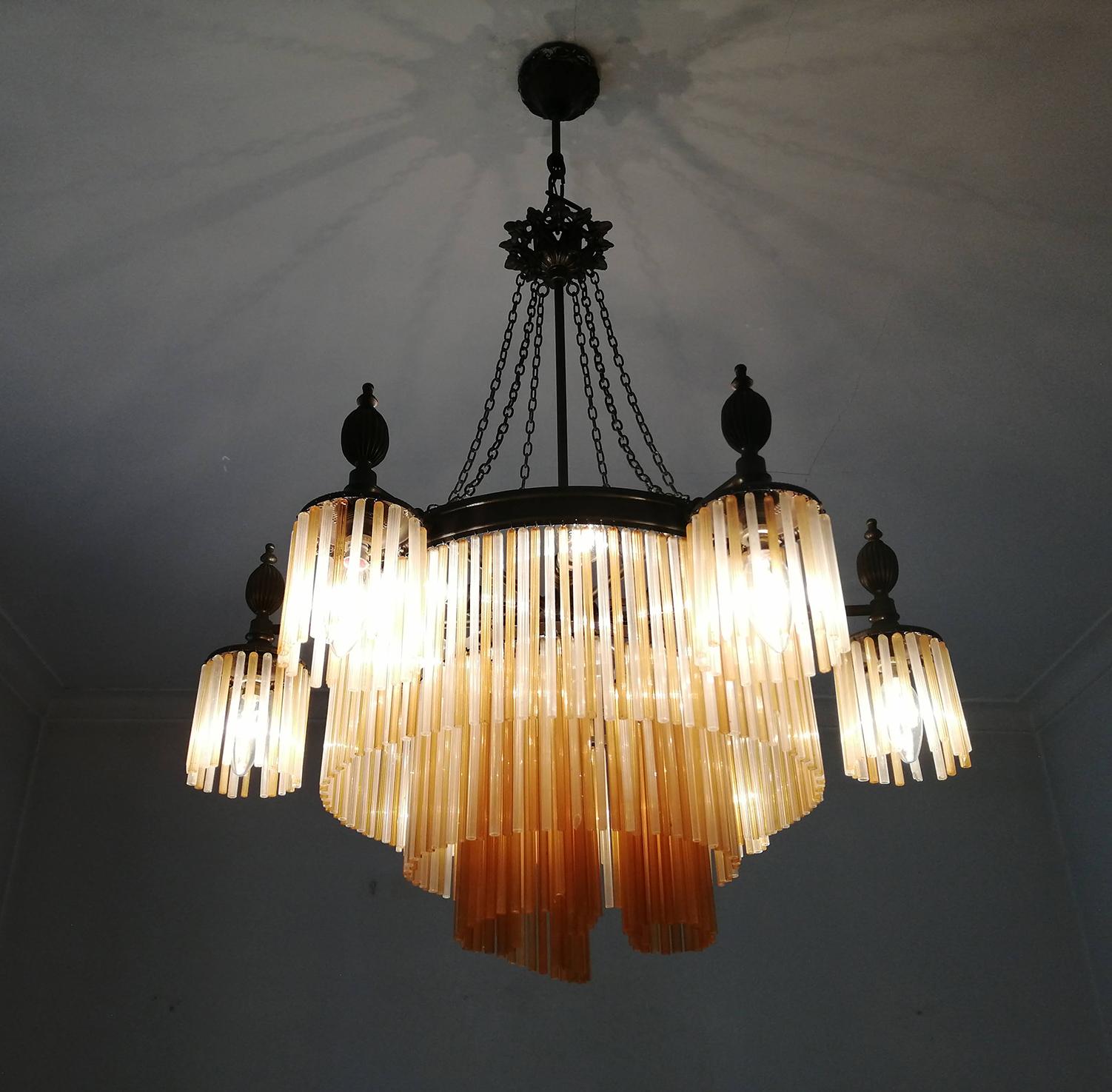 French Art Nouveau and Art Deco Amber and Clear Glass Straws 12-Light Chandelier For Sale 2