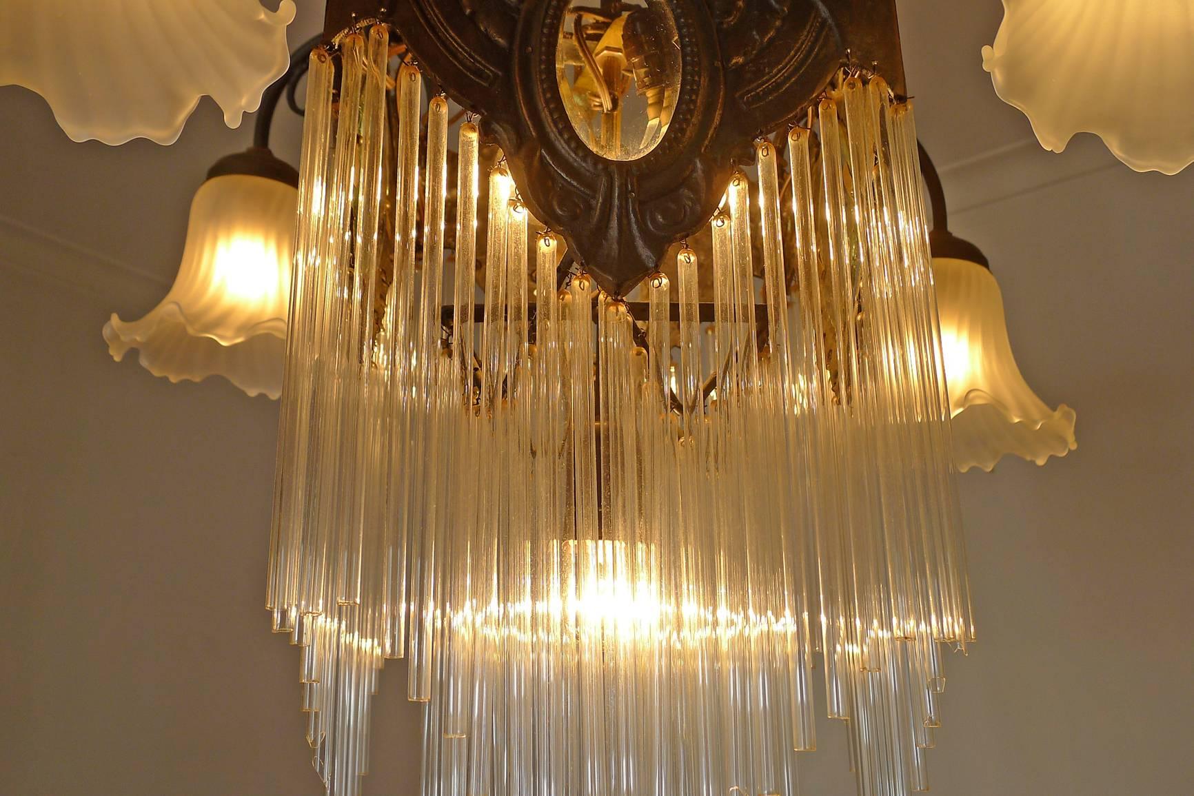 French Art Nouveau and Art Deco Clear Glass Straws Fringe Bronze Chandelier For Sale 7