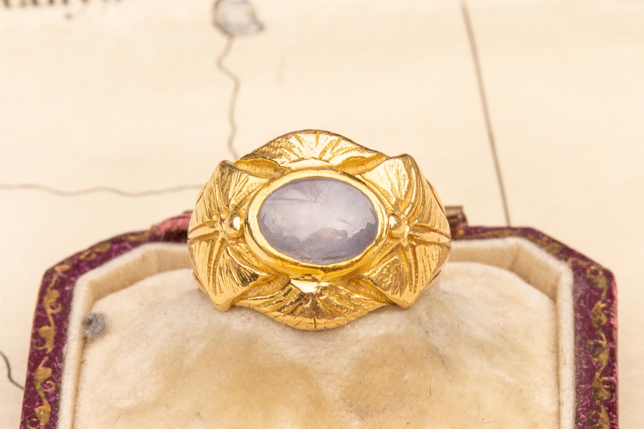 French Art Nouveau Antique 18K Gold 1.6ct Lilac Star Sapphire Ring For Sale 2