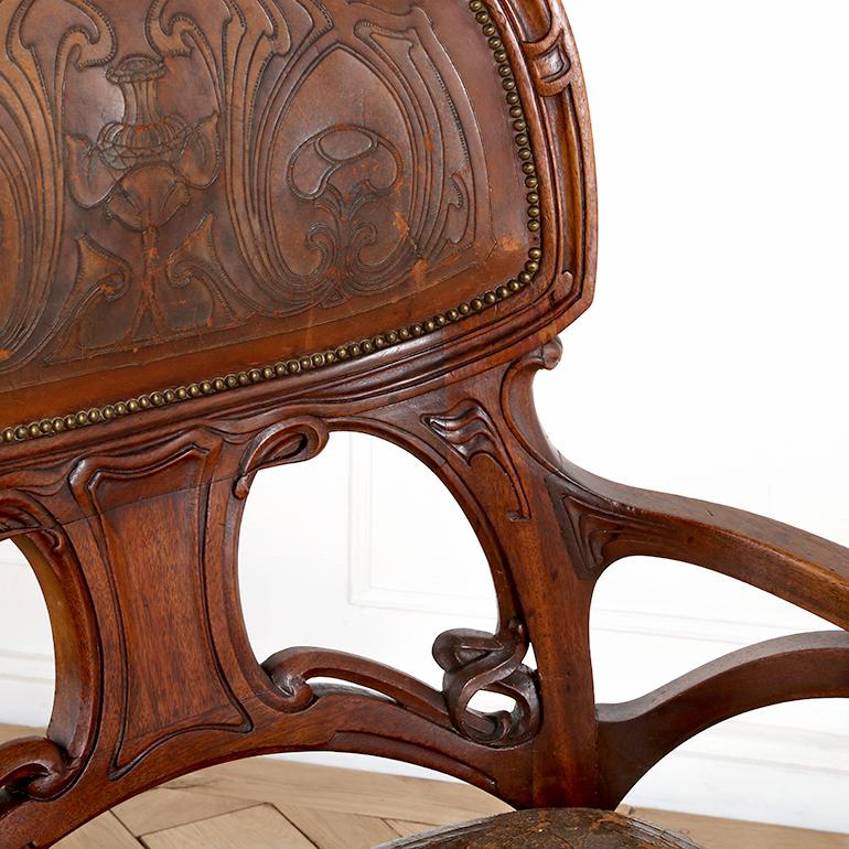 French Art Nouveau Armchair with Original Leather Upholstery In Good Condition For Sale In Vancouver, British Columbia