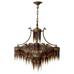 Französischer Jugendstil- und Art Déco-Kronleuchter aus Bernsteinglasstroh mit Perlenfransen