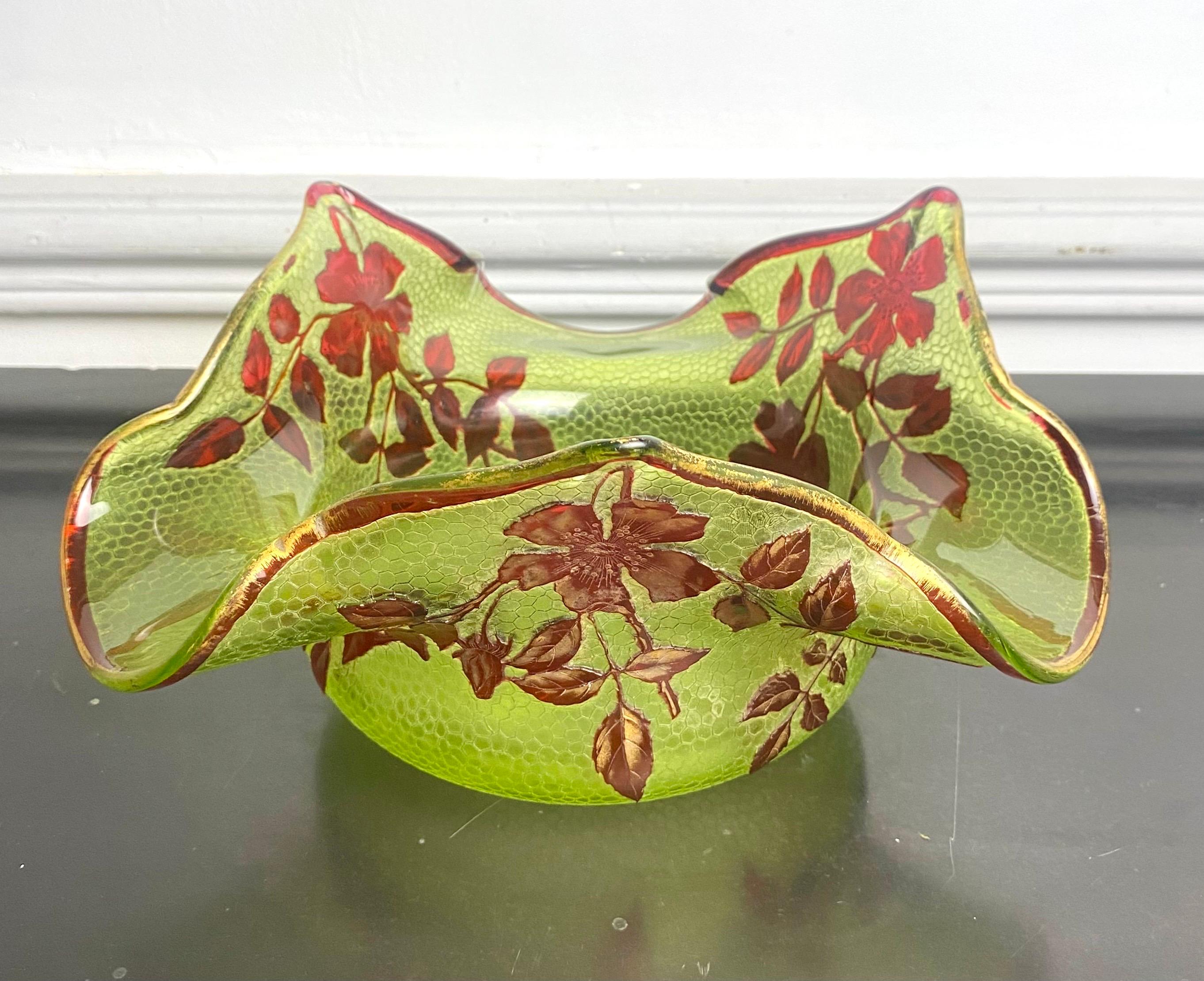 Tasse Art Nouveau Baccarat vert et rouge fleurs - 19e - France en vente 10