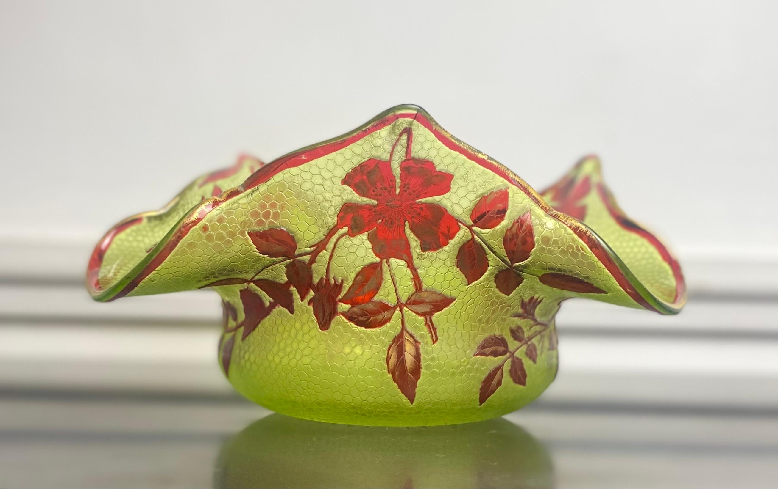 Tasse Art Nouveau Baccarat vert et rouge fleurs - 19e - France en vente 2