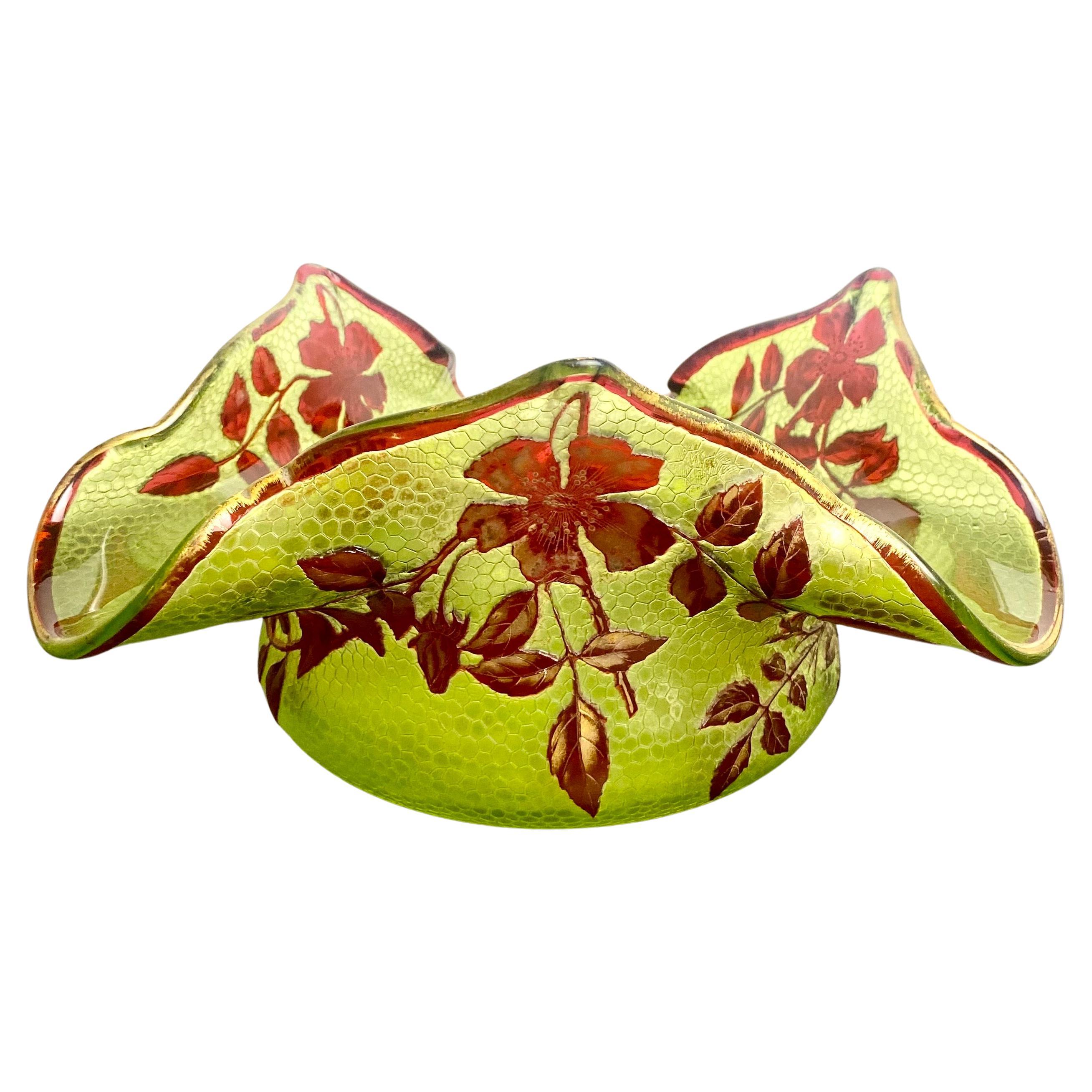 Tasse Art Nouveau Baccarat vert et rouge fleurs - 19e - France en vente