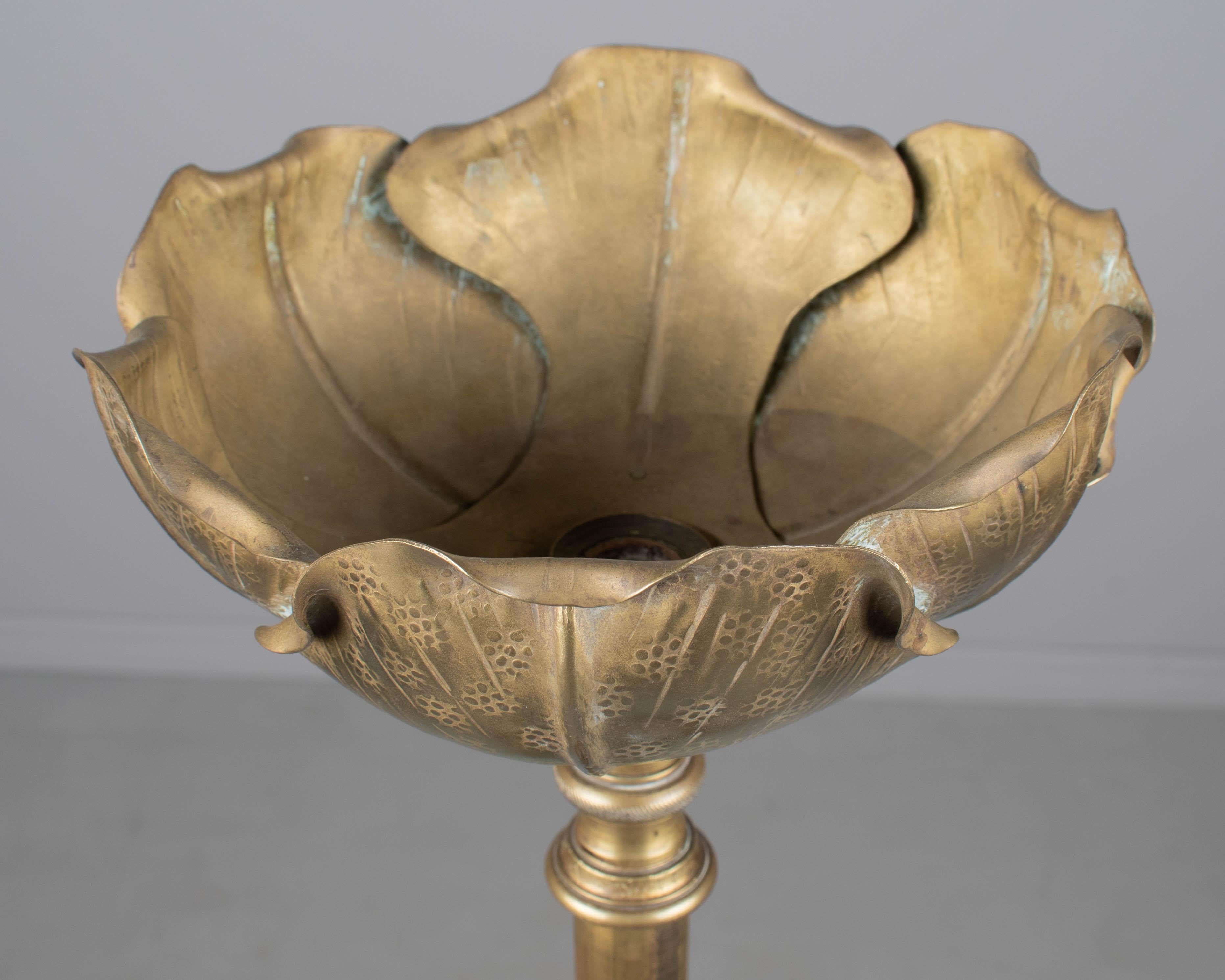 Lámpara de pie Art Nouveau francesa de bambú con mesa en venta 9