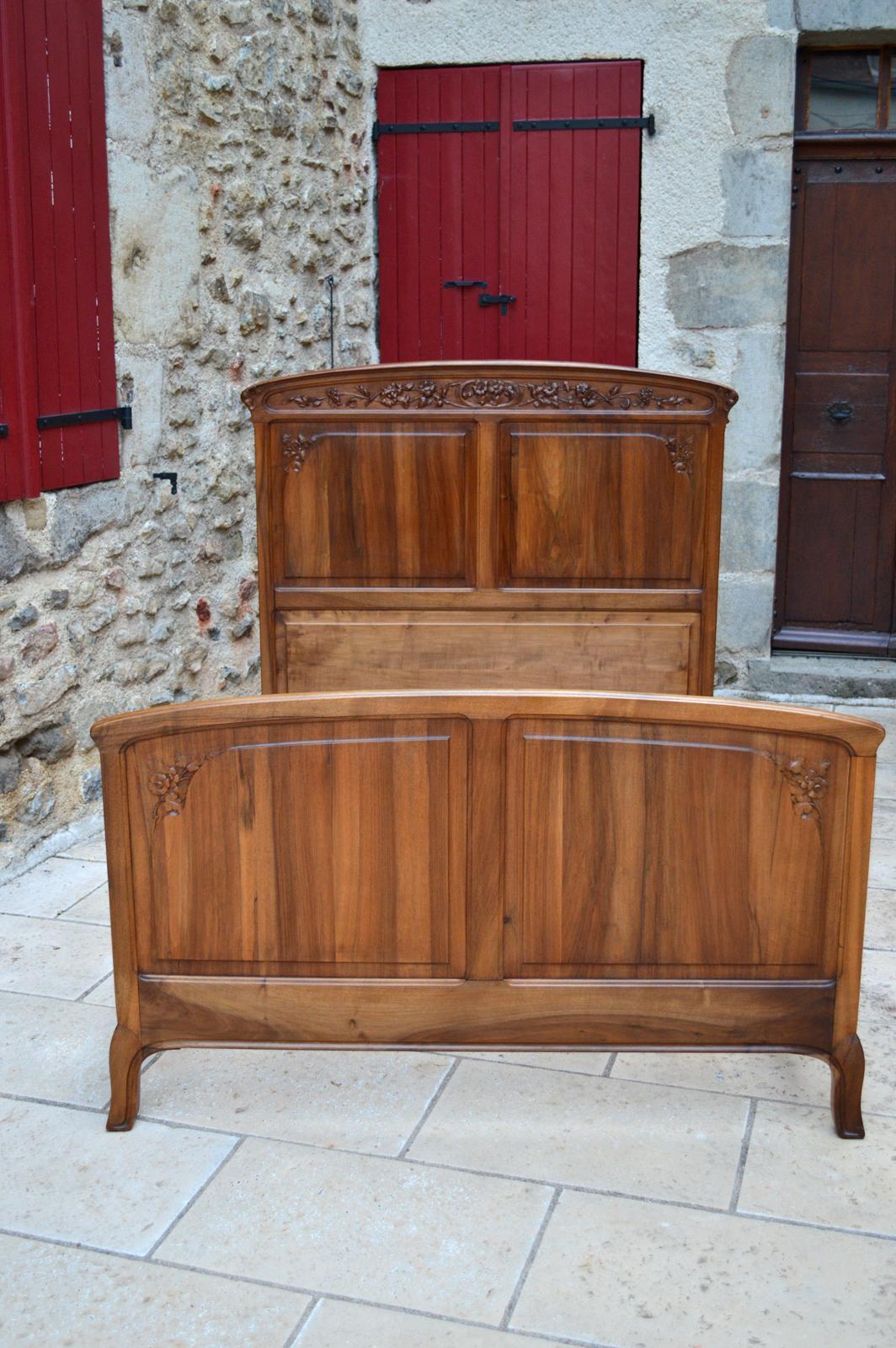 Beveled French Art Nouveau Bedroom Set in Carved Walnut, Blooming Shrubs Theme For Sale