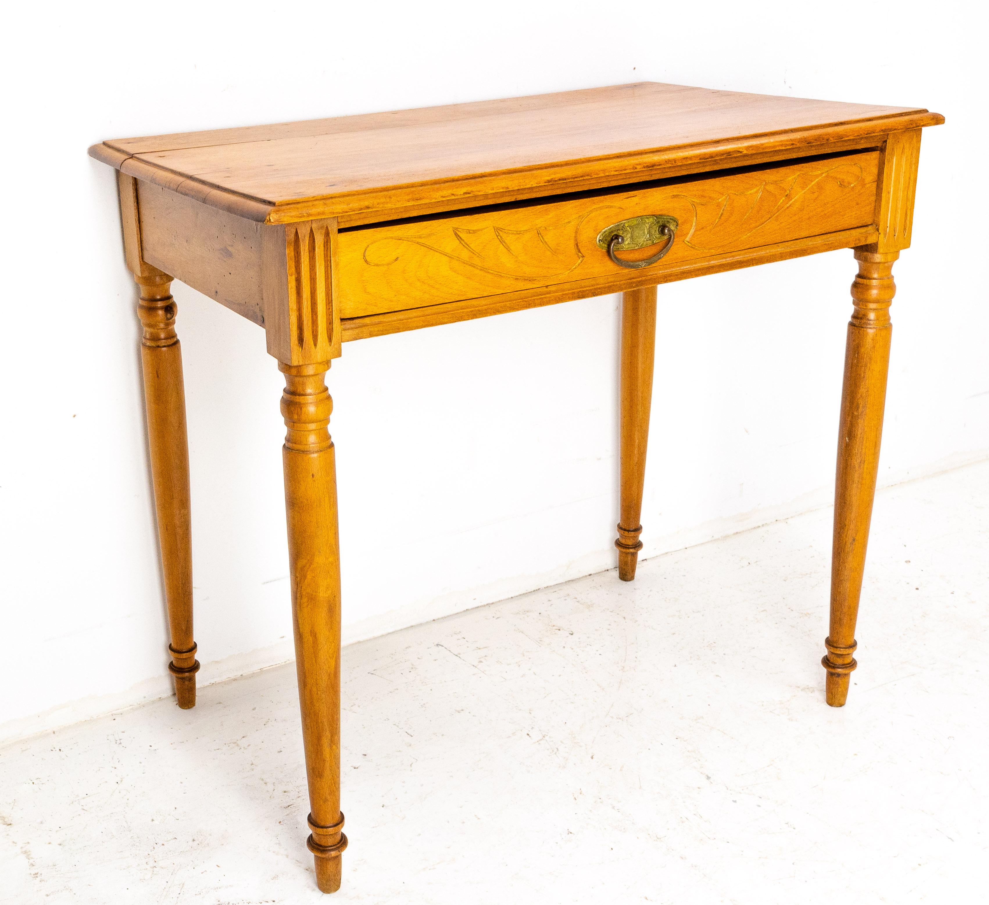 French Art Nouveau Beech Writing Table, Desk or Side Table, circa 1900 In Good Condition For Sale In Labrit, Landes