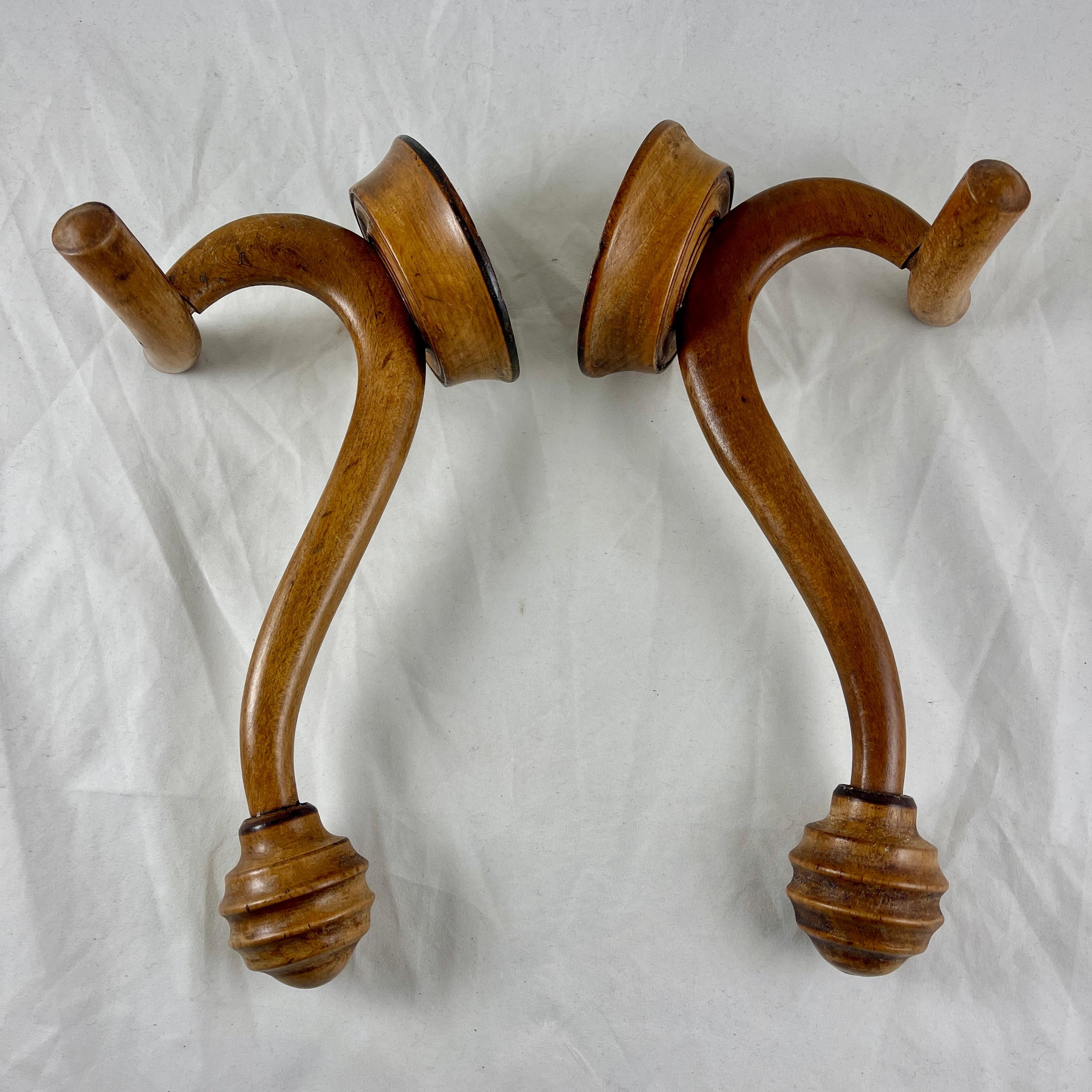 French Art Nouveau Bentwood Coat & Hat Hooks, a Pair In Good Condition For Sale In Philadelphia, PA