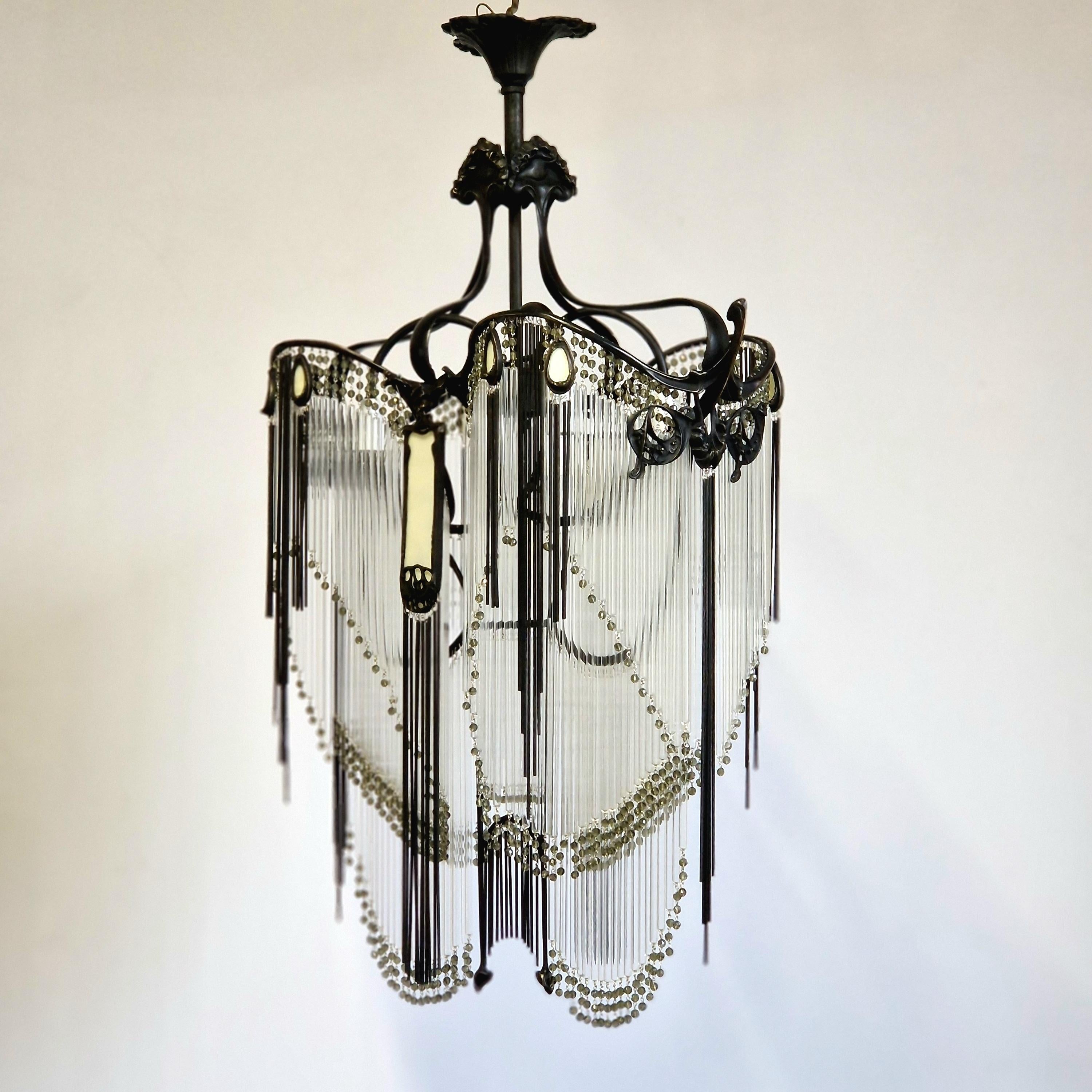 Francese Lampadario francese Art Nouveau in bronzo ossidato nero Guimard in vendita