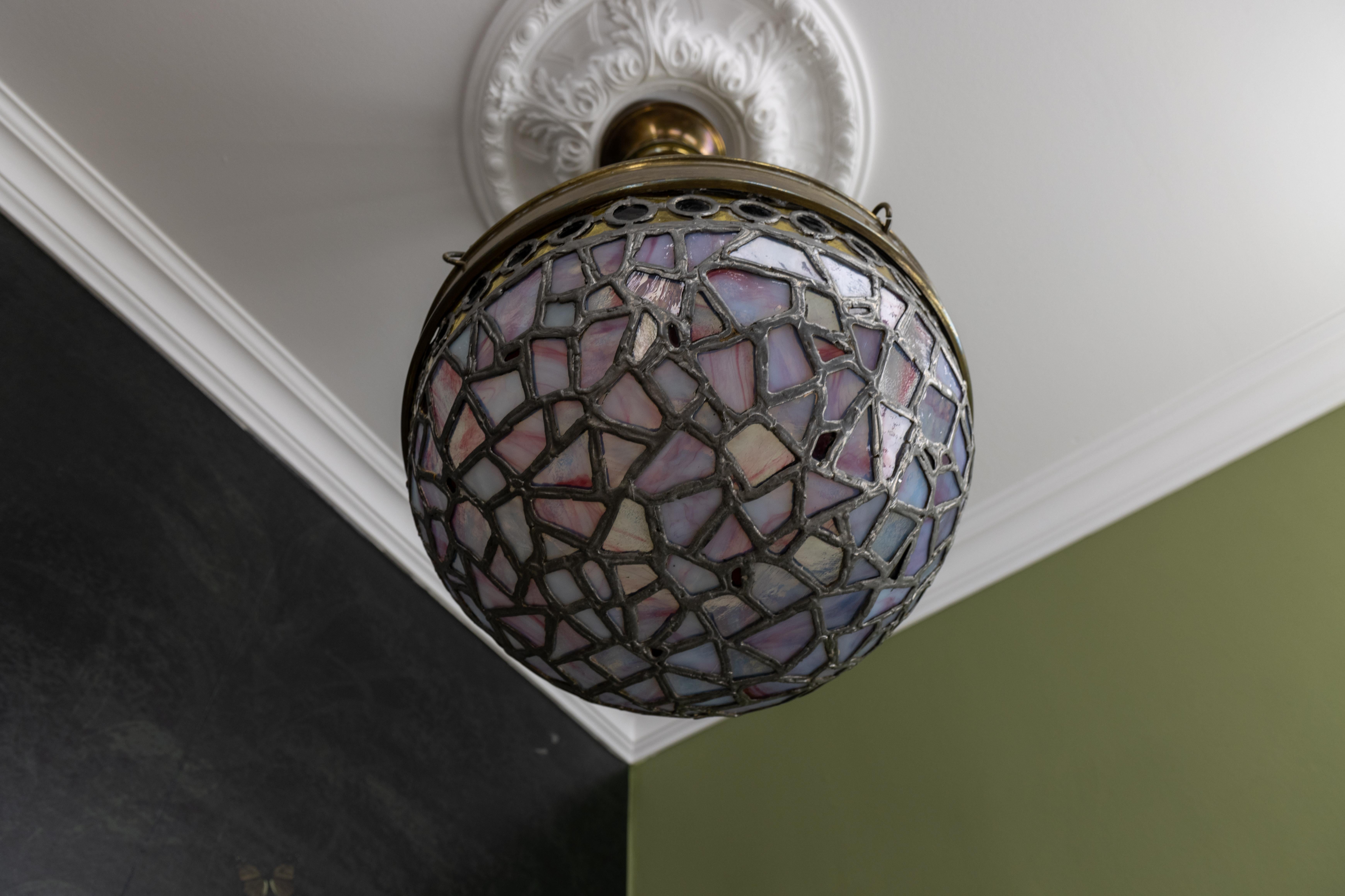 French Art Nouveau Blue and Violet Stained Glass and Brass Pendant Light, 1920s For Sale 3