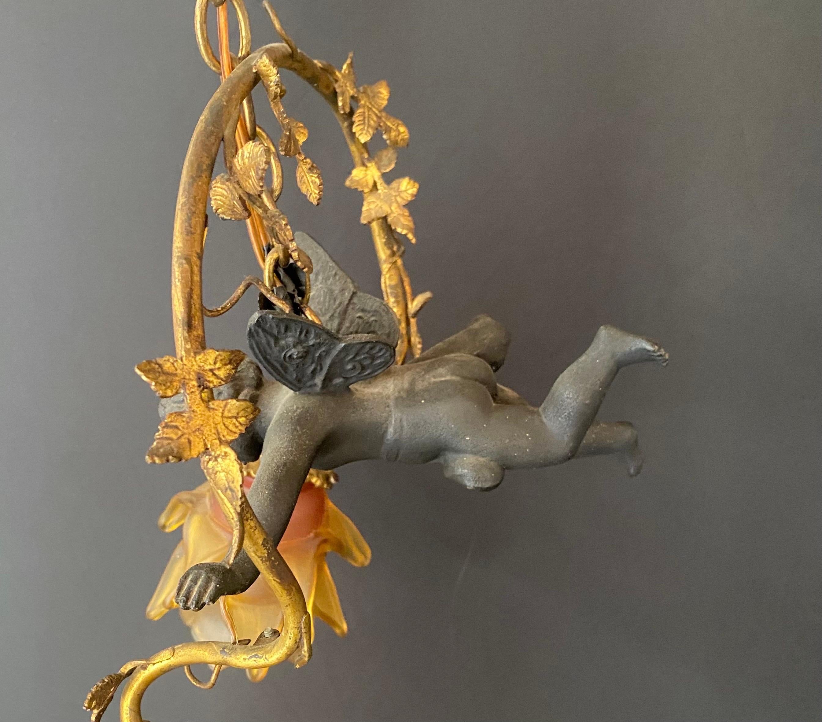 Brass French Art Nouveau Bonze Flying Putto Cherub & Lalique Frosted Glas Tulip Shades For Sale