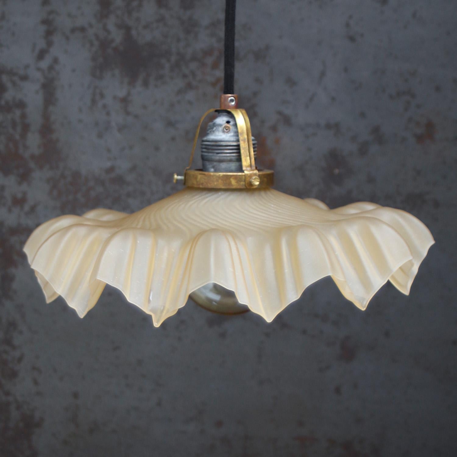 French Art Nouveau Brass Amber Satin Glass Pendant Light 1920s In Good Condition For Sale In Amsterdam, NL