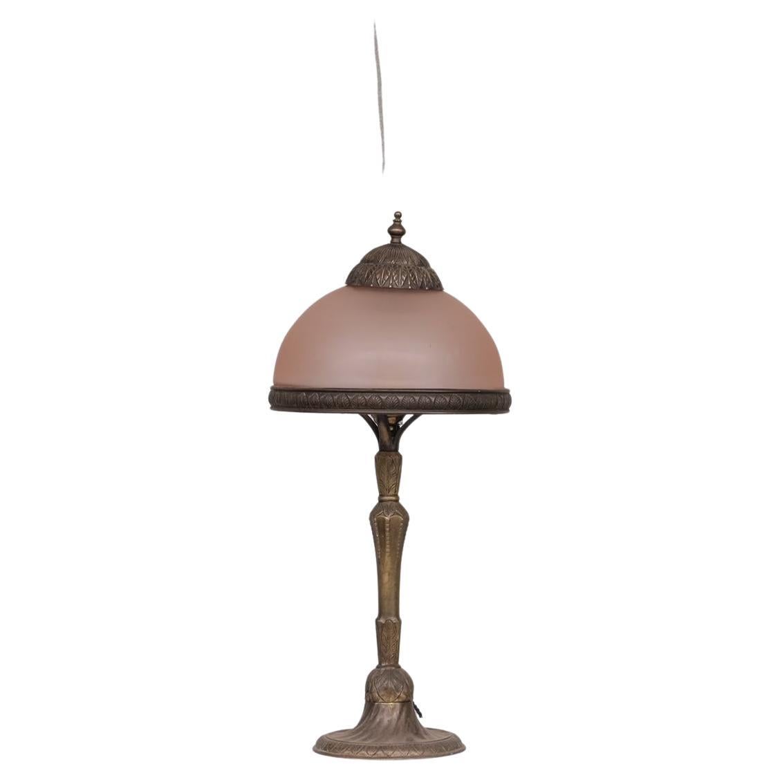 Lampe de table en laiton et verre Art Nouveau en vente