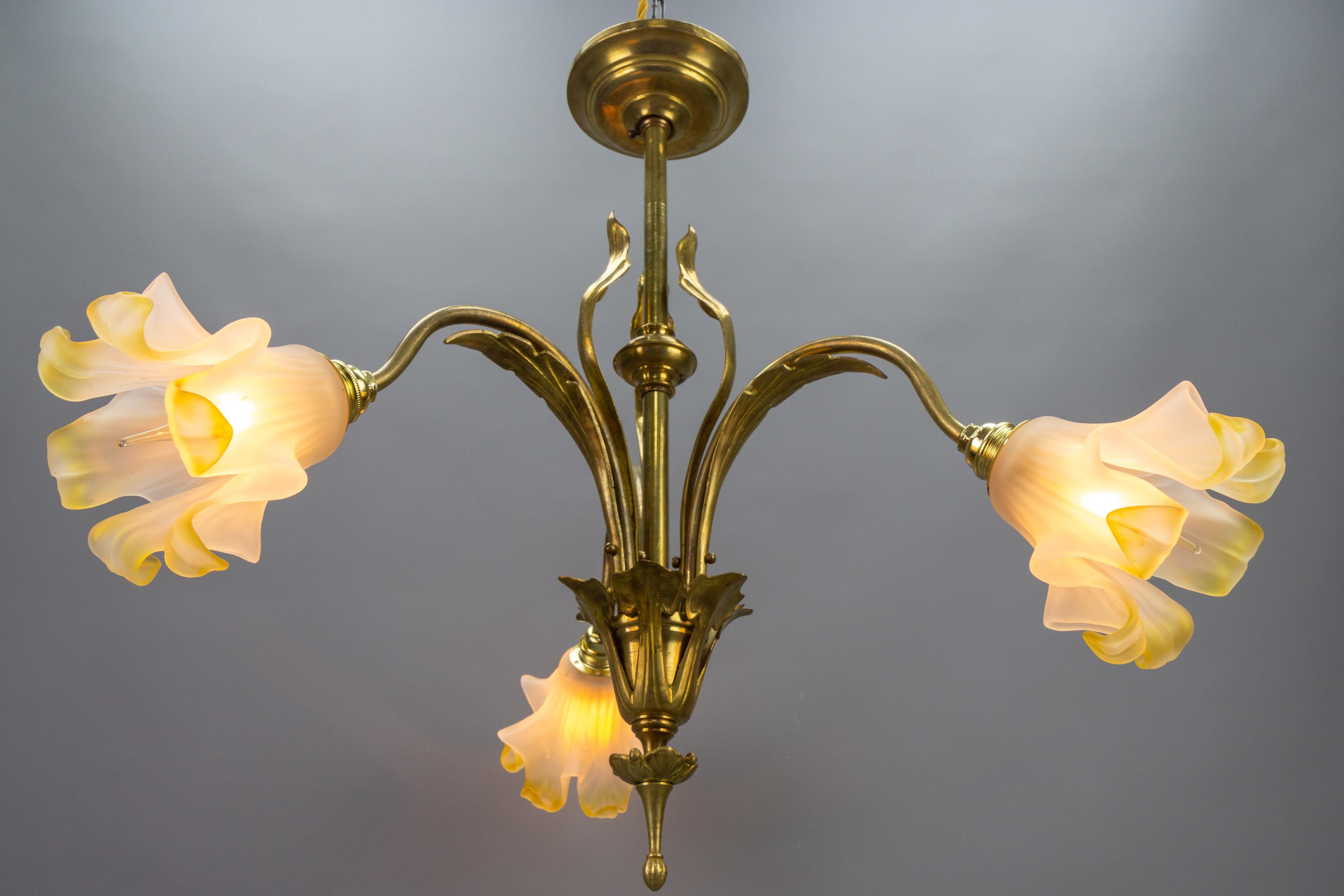 French Art Nouveau Brass and Glass Three-Light Iris-Shaped Chandelier, ca. 1910 For Sale 6