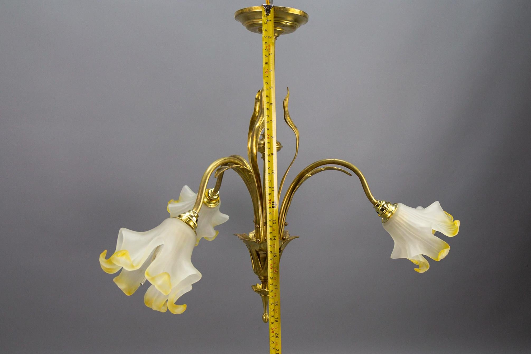French Art Nouveau Brass and Glass Three-Light Iris-Shaped Chandelier, ca. 1910 For Sale 11