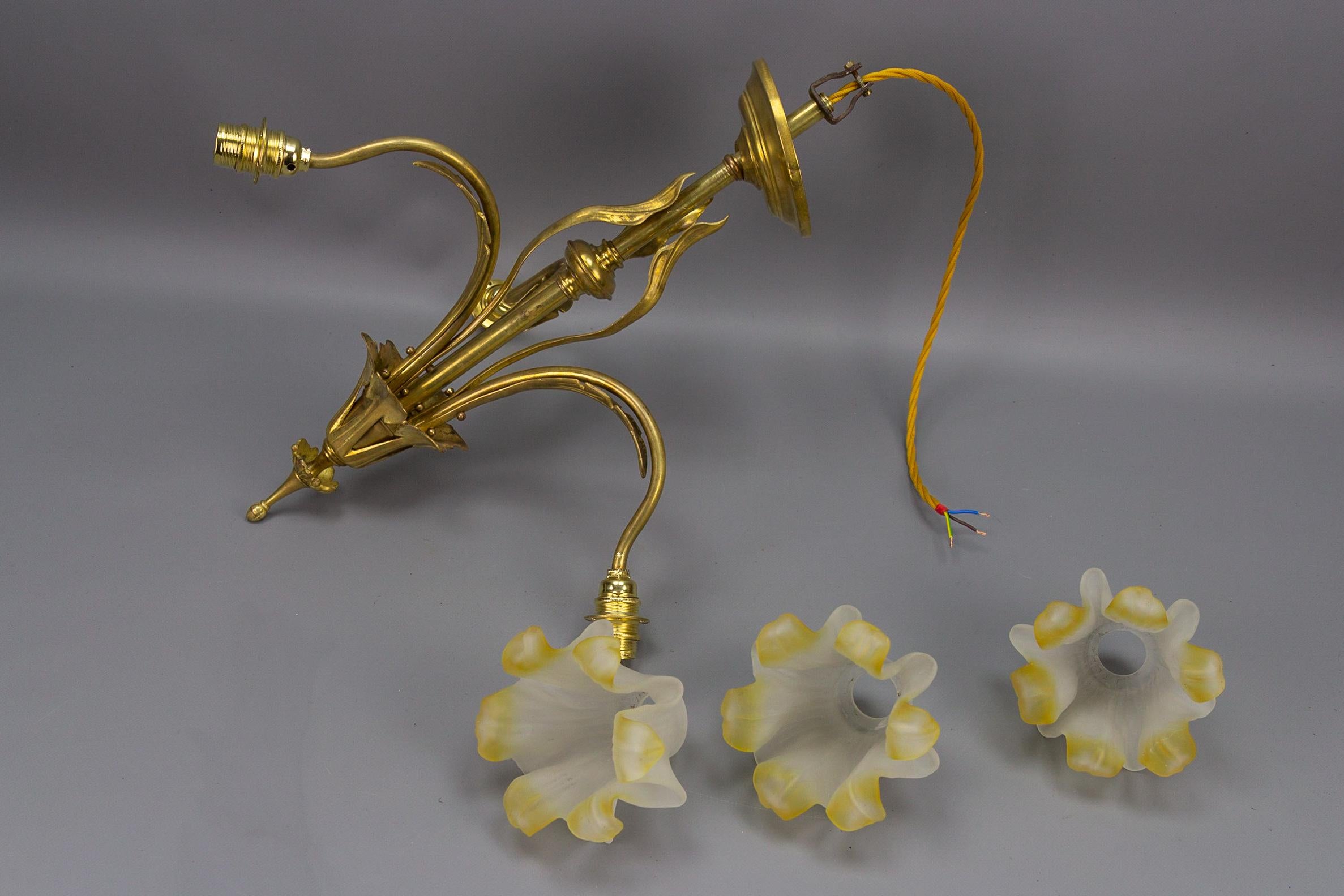 French Art Nouveau Brass and Glass Three-Light Iris-Shaped Chandelier, ca. 1910 For Sale 14