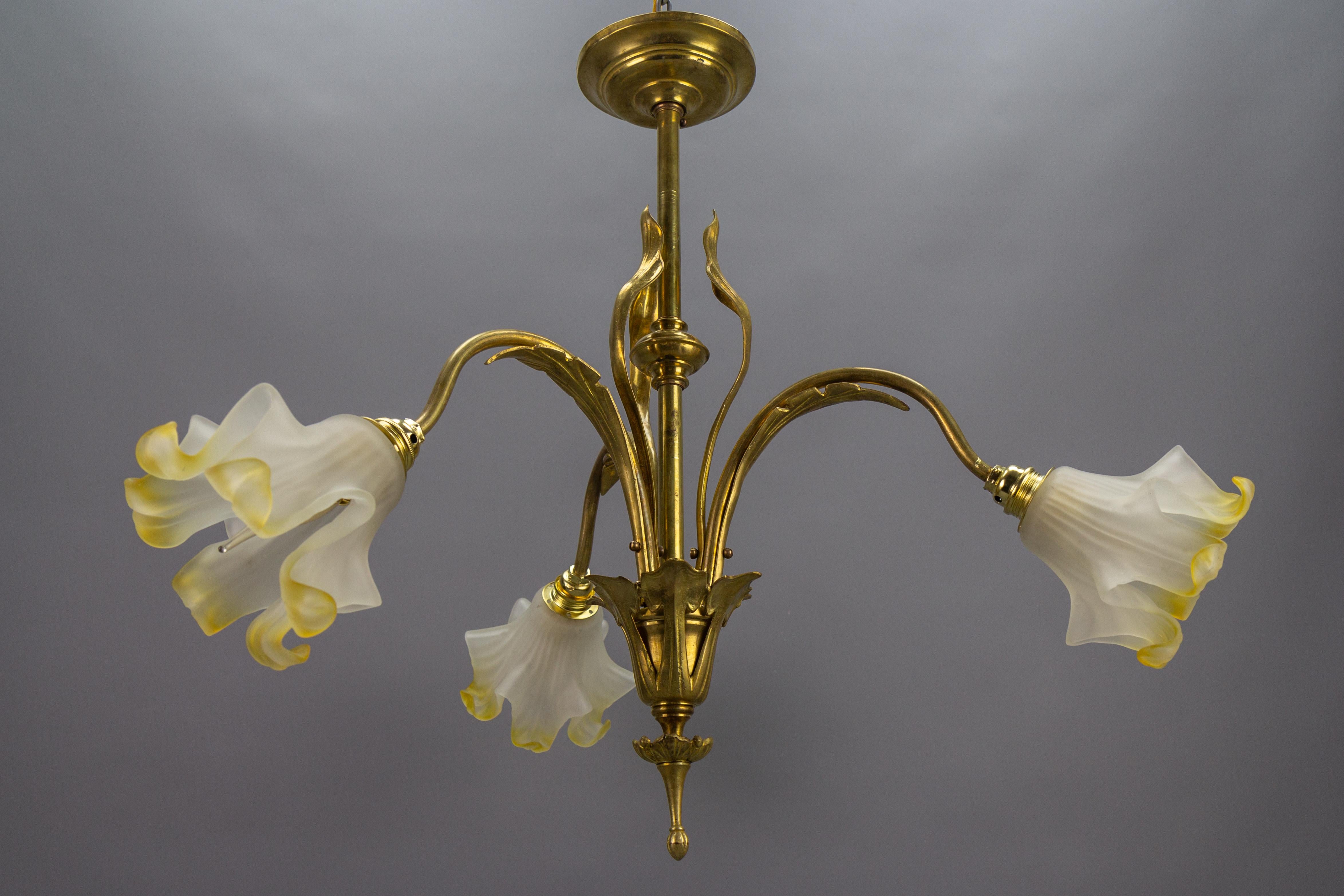 French Art Nouveau Brass and Glass Three-Light Iris-Shaped Chandelier, ca. 1910 For Sale 15