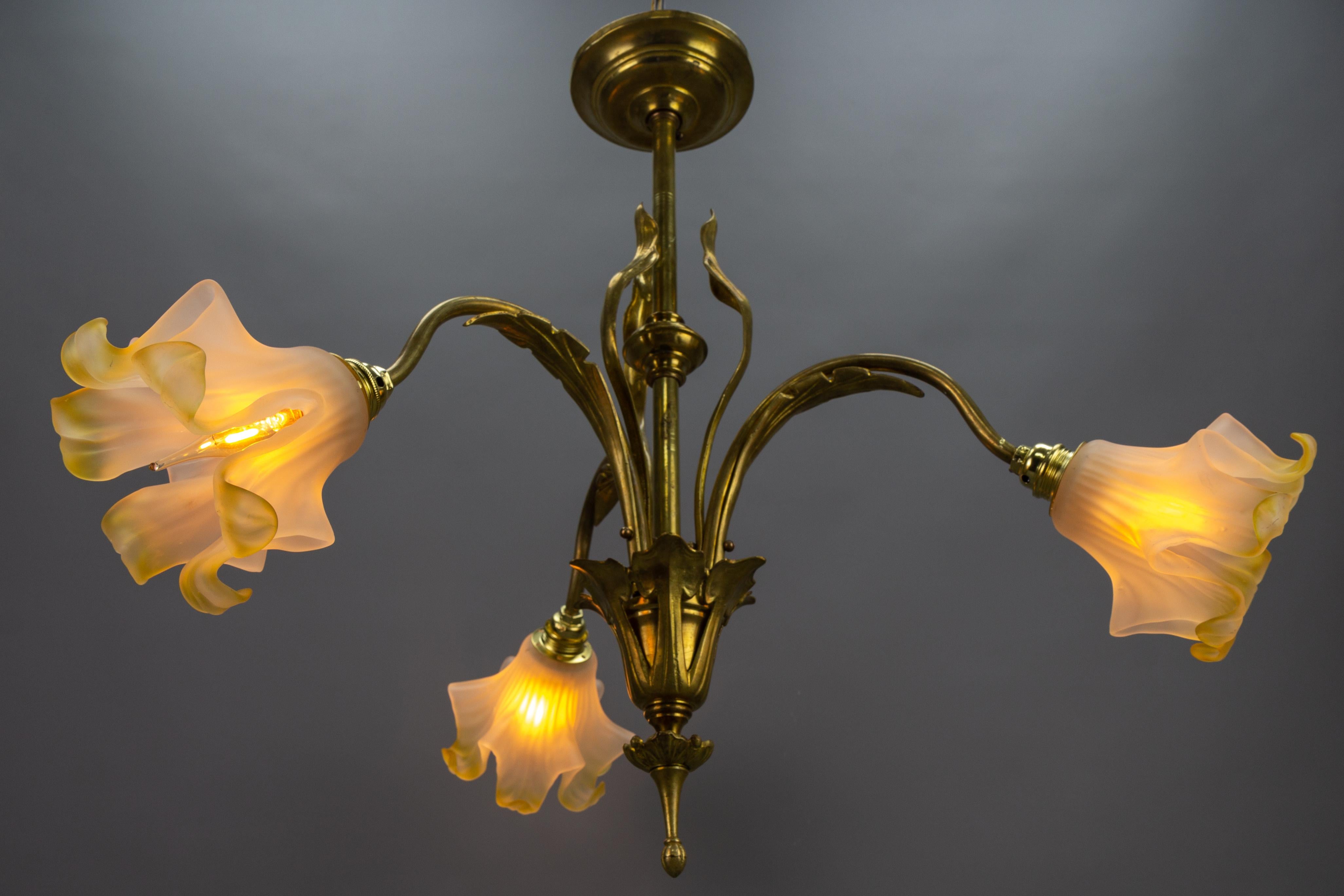 Early 20th Century French Art Nouveau Brass and Glass Three-Light Iris-Shaped Chandelier, ca. 1910 For Sale