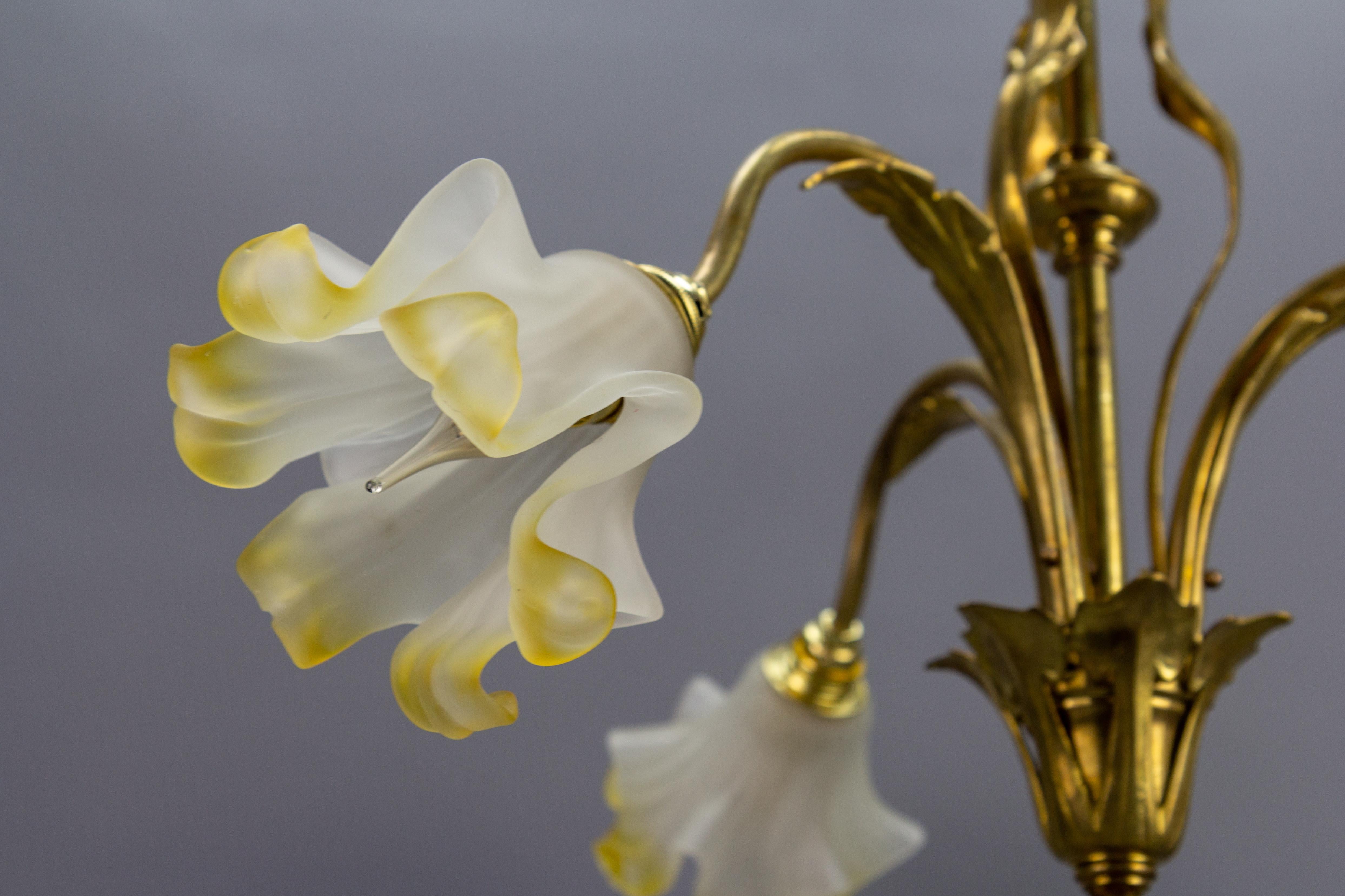 French Art Nouveau Brass and Glass Three-Light Iris-Shaped Chandelier, ca. 1910 For Sale 4