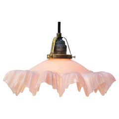 Lámpara Colgante Art Nouveau Francesa de Latón Clichy Rosa Cristal Coloreado Años 20