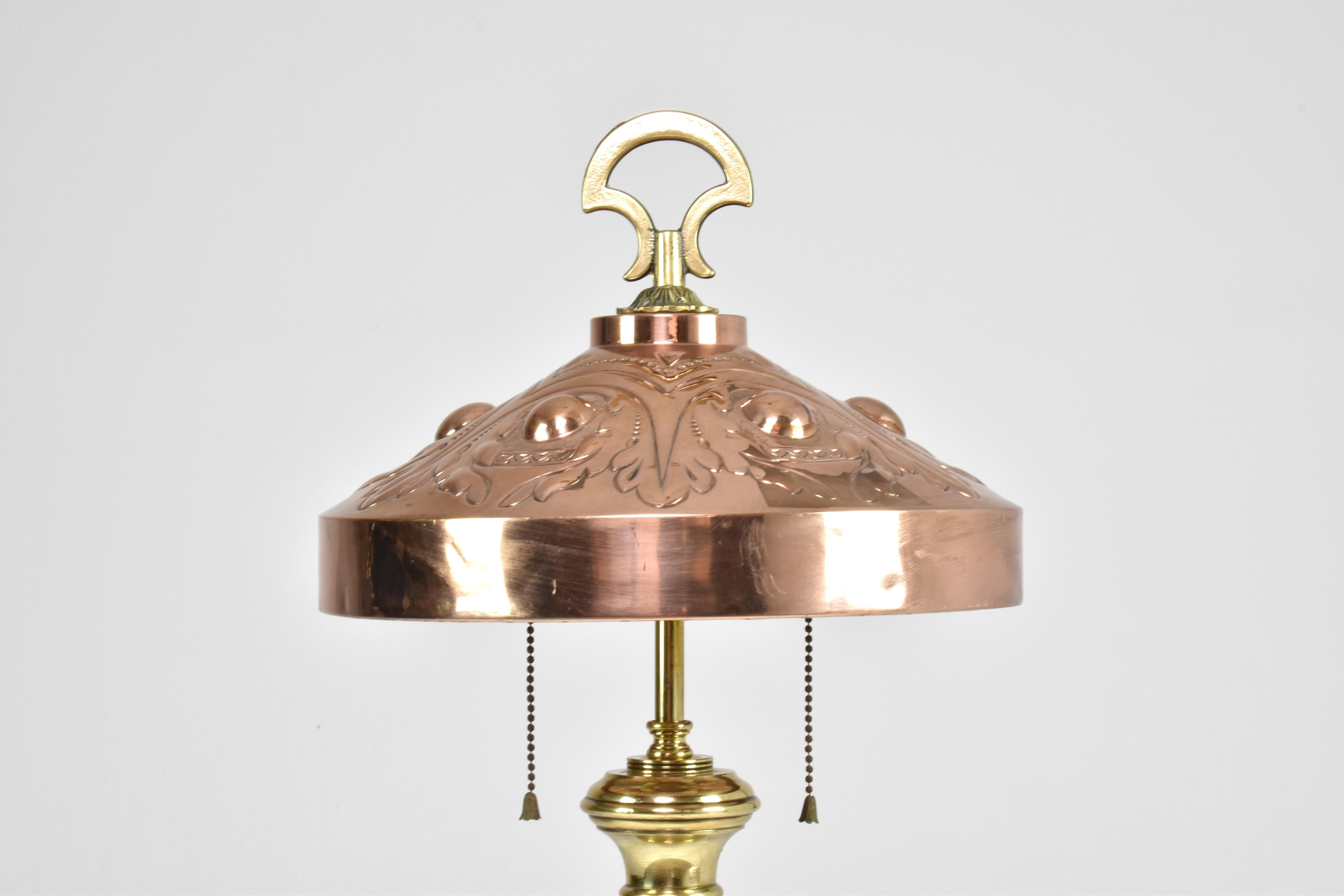Lámpara de mesa francesa Art Nouveau de latón y cobre, años 1910-20 principios del siglo XX en venta