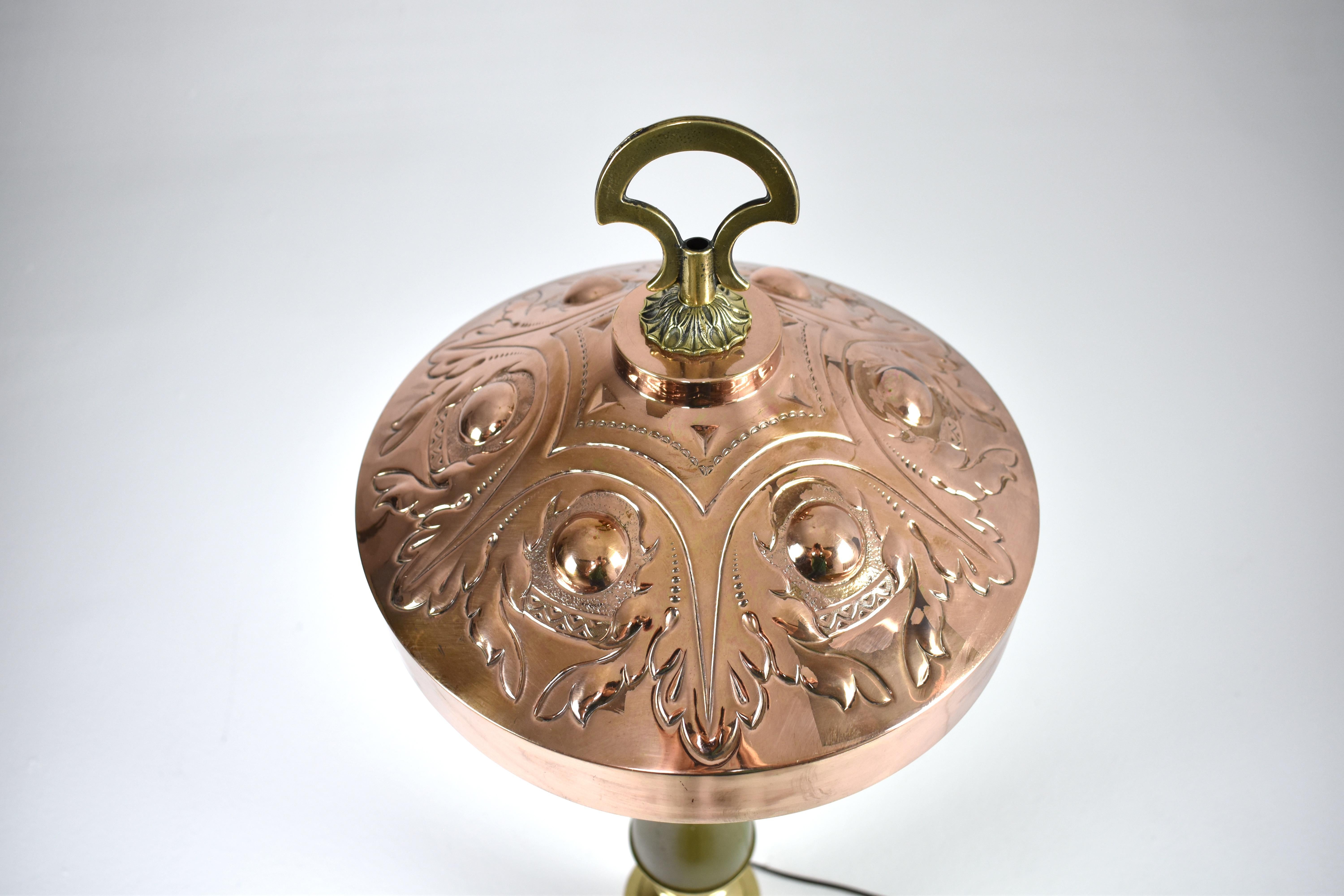 Lámpara de mesa francesa Art Nouveau de latón y cobre, años 1910-20 Metal en venta