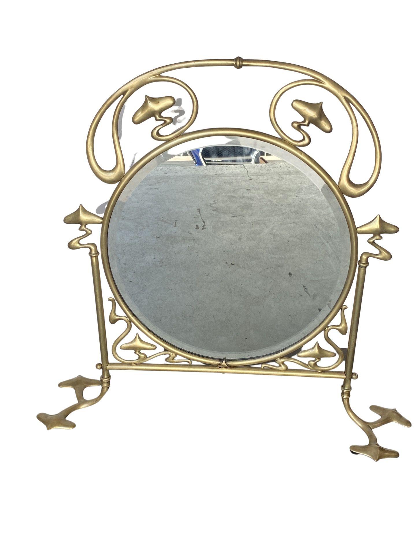 French Art Nouveau solid cast brass fire screen with a beveled mirror glass along. The frame is very decorative ormolu with a carrying handle to the top.

Measurements: 29