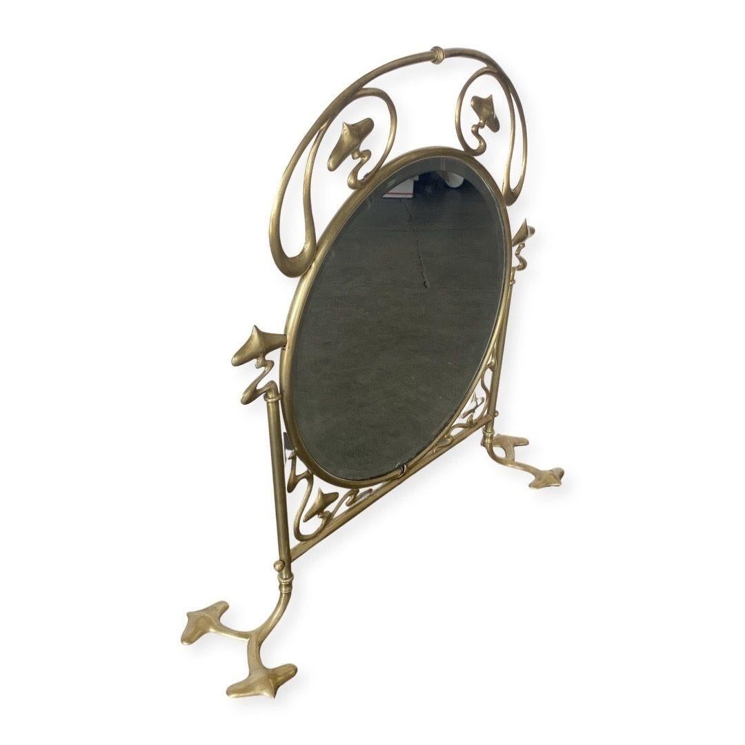 French Art Nouveau Brass Fire Screen with Mirror im Zustand „Hervorragend“ im Angebot in Van Nuys, CA