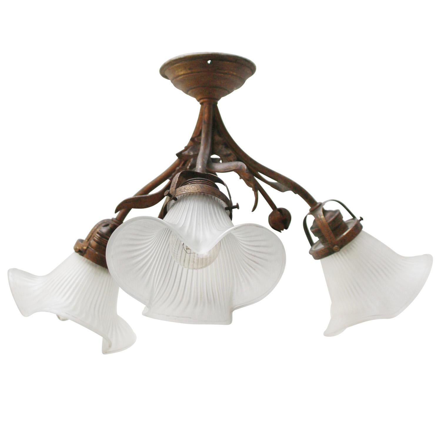 Lampada a pedale in ottone francese con 3 portalampada

vetro opaco smerigliato

Diametro base 105 mm / 4,13 pollici

3x E26 / E27 - Lampadine escluse

peso: 1,20 kg / 2,6 lb

Prezzo per singolo articolo. Tutte le lampade sono state rese idonee