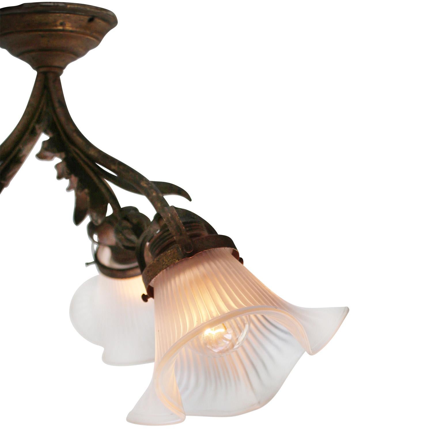 Ottone Lampada a sospensione in ottone e vetro smerigliato in stile Art Nouveau francese in vendita
