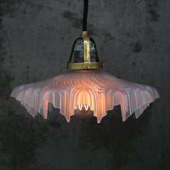 Französischer Jugendstil Messing mattiertes Glas Pendelleuchten 1920er Jahre