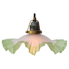 Lampada a sospensione francese Art Nouveau in ottone e vetro satinato verde anni '20