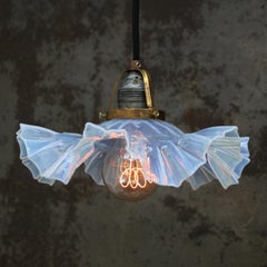 Französische Jugendstil Messing Opalescent Perle Blau Glas Pendelleuchten 1920s