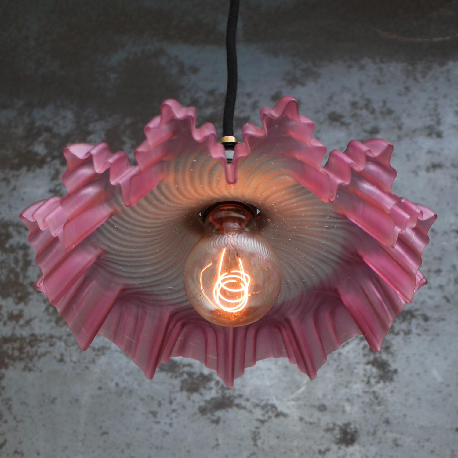 Lámpara colgante francesa Art Nouveau de latón rosa satinado años 20 Francés en venta
