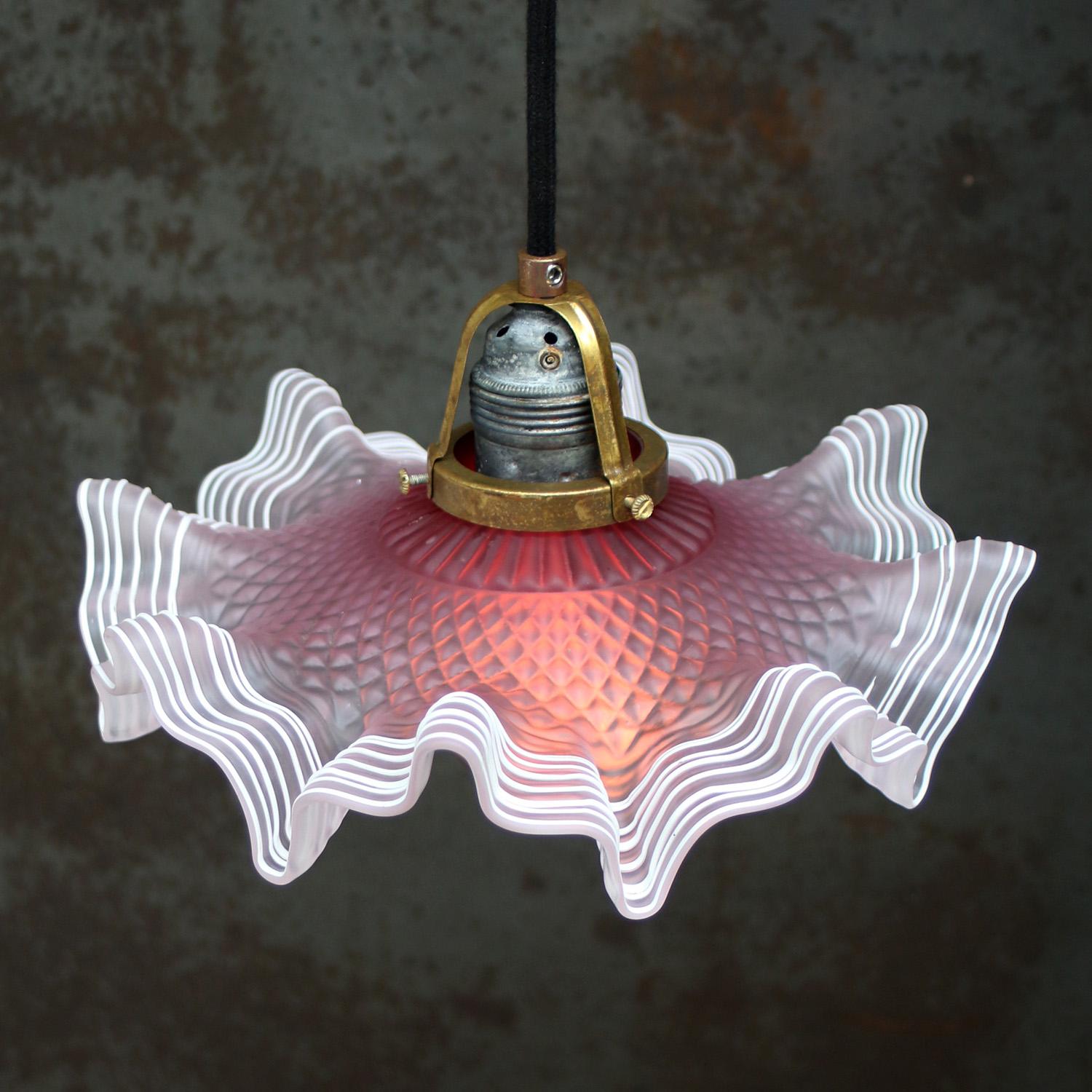 Art nouveau Pendentif Art Nouveau en laiton rose et verre satiné 1920s en vente