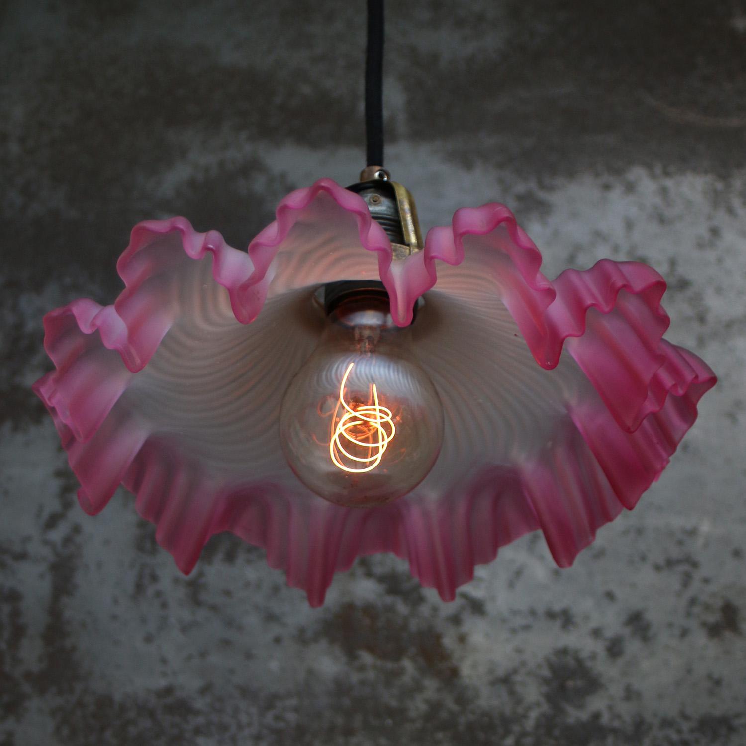 Art nouveau Pendentif Art Nouveau en laiton rose et verre satiné 1920s en vente