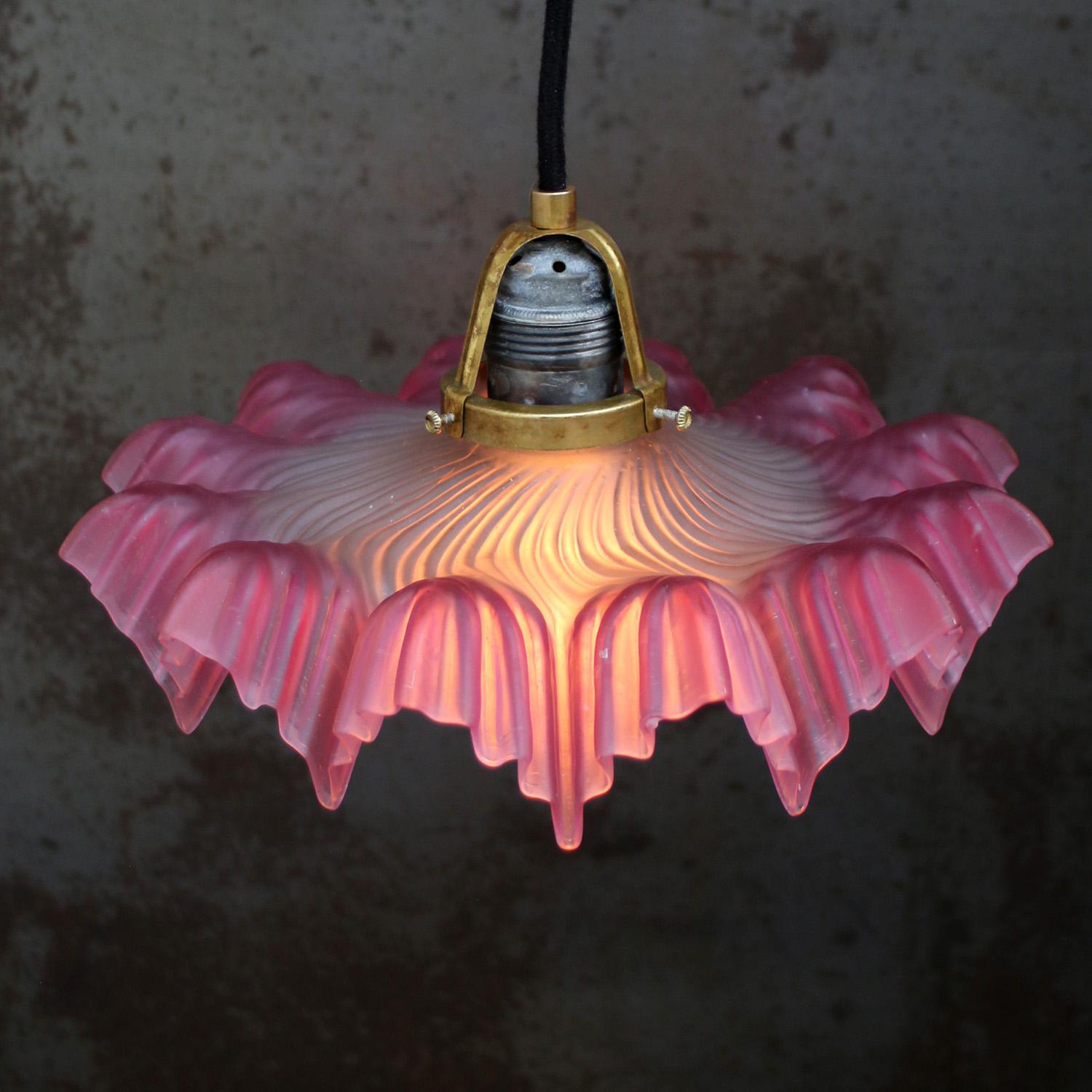 Lámpara colgante francesa Art Nouveau de latón rosa satinado años 20 en Bueno estado para la venta en Amsterdam, NL