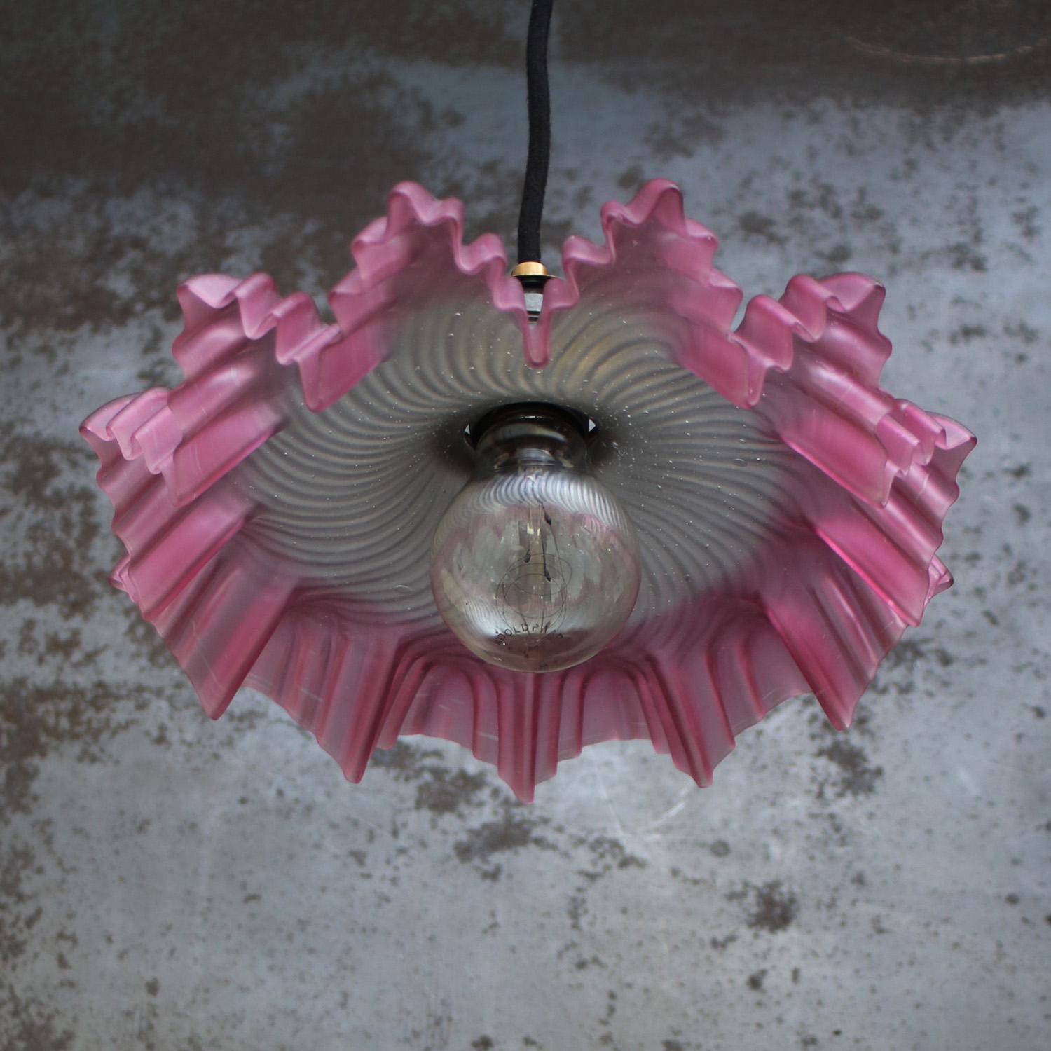 Lámpara colgante francesa Art Nouveau de latón rosa satinado años 20 siglo XX en venta