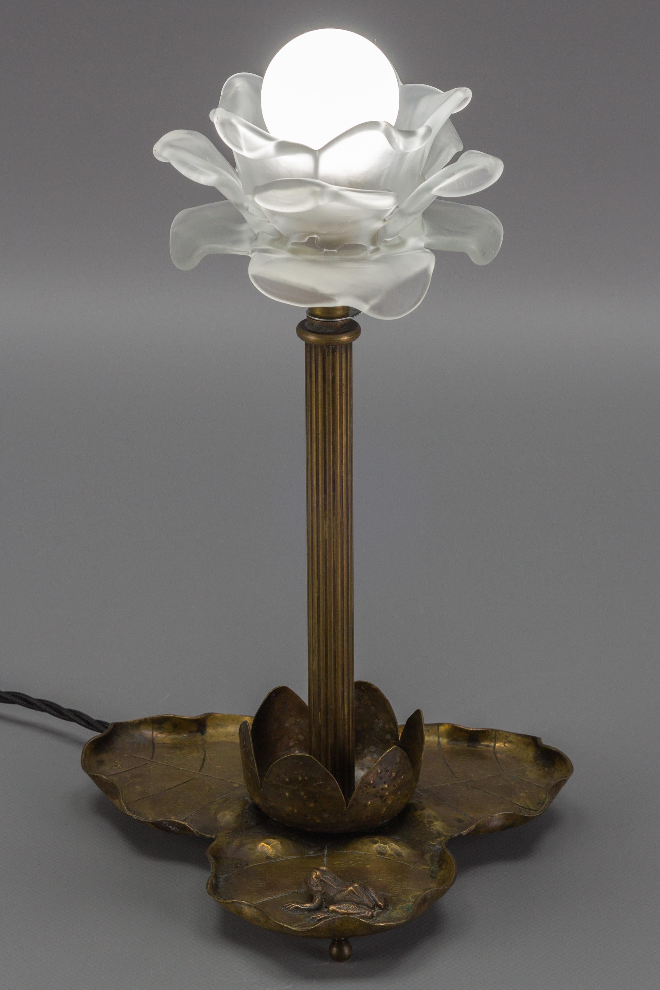 French Art Nouveau Brass Table Lamp with Frog, 1930s For Sale 6