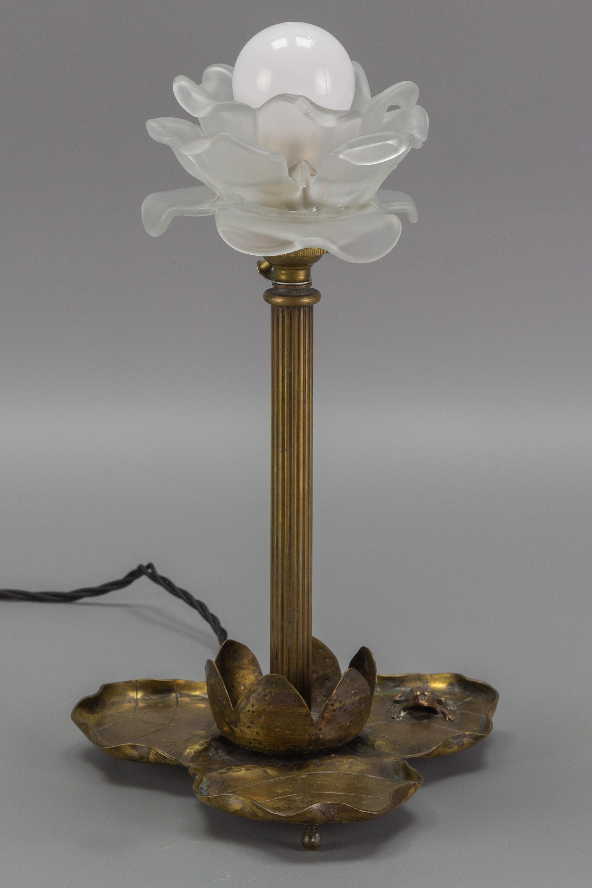 French Art Nouveau Brass Table Lamp with Frog, 1930s For Sale 8