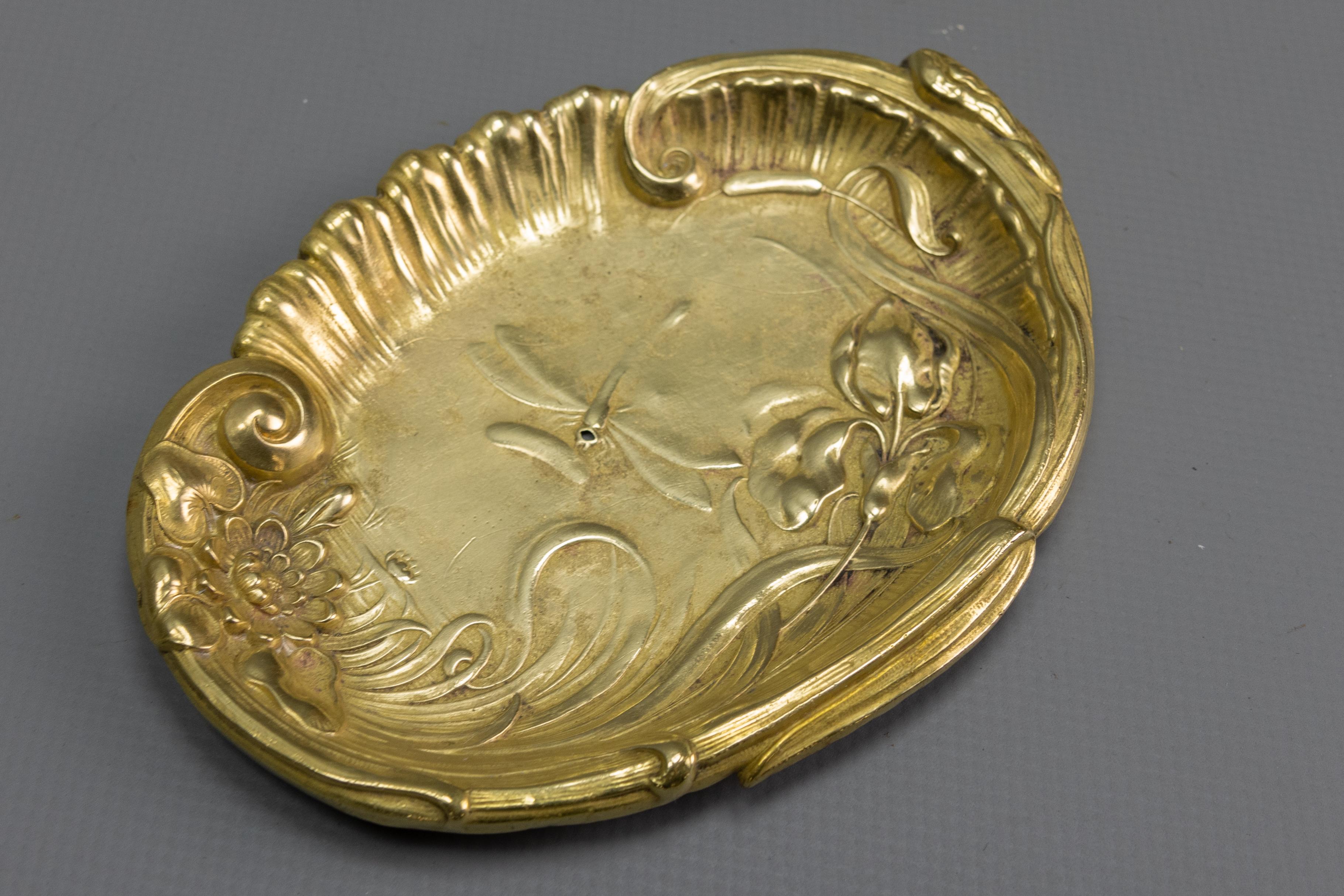 French Art Nouveau Brass Vide - Poche or Pin Tray with Dragonfly and Flowers For Sale 6
