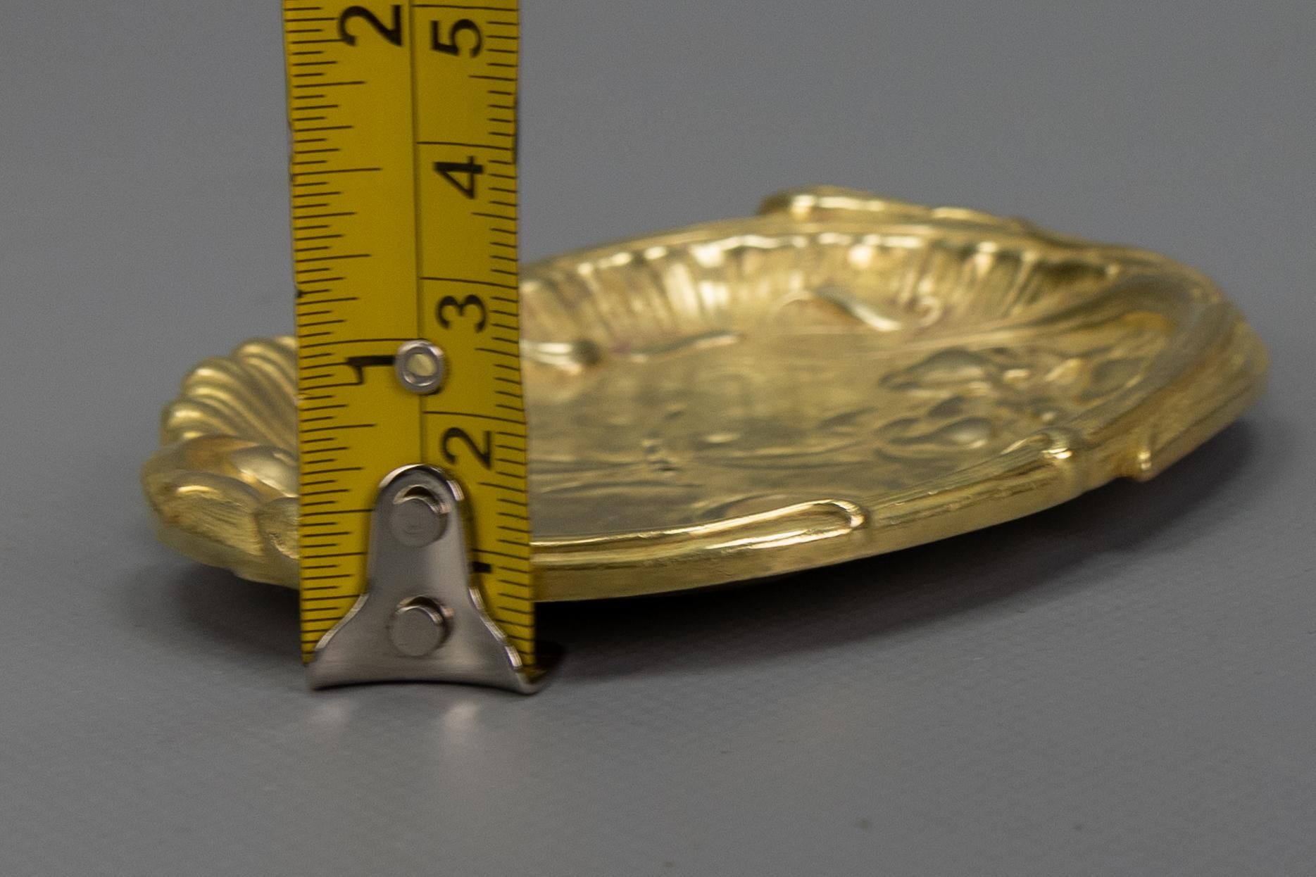 French Art Nouveau Brass Vide - Poche or Pin Tray with Dragonfly and Flowers For Sale 14