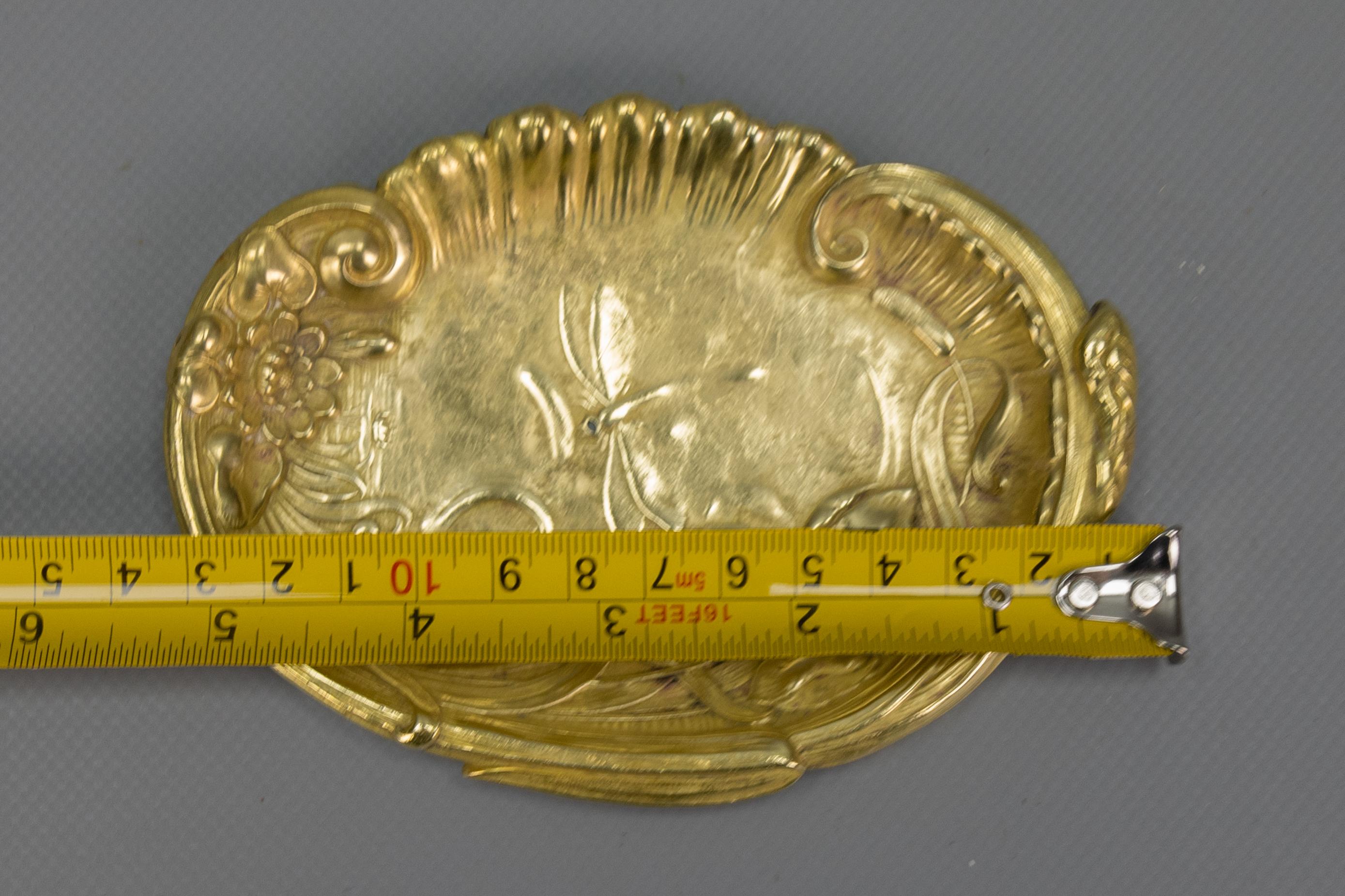French Art Nouveau Brass Vide - Poche or Pin Tray with Dragonfly and Flowers For Sale 15