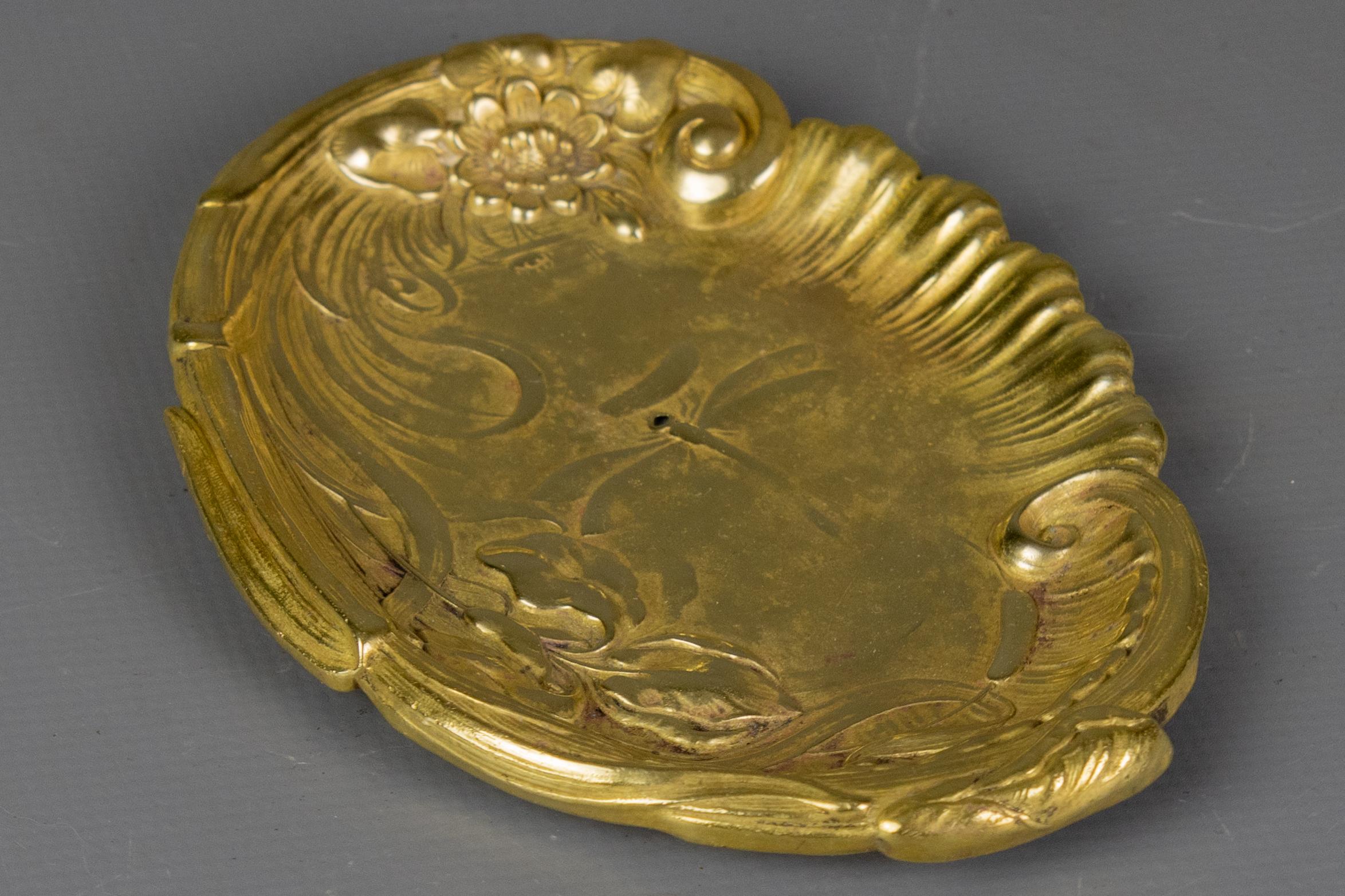 French Art Nouveau Brass Vide - Poche or Pin Tray with Dragonfly and Flowers For Sale 1