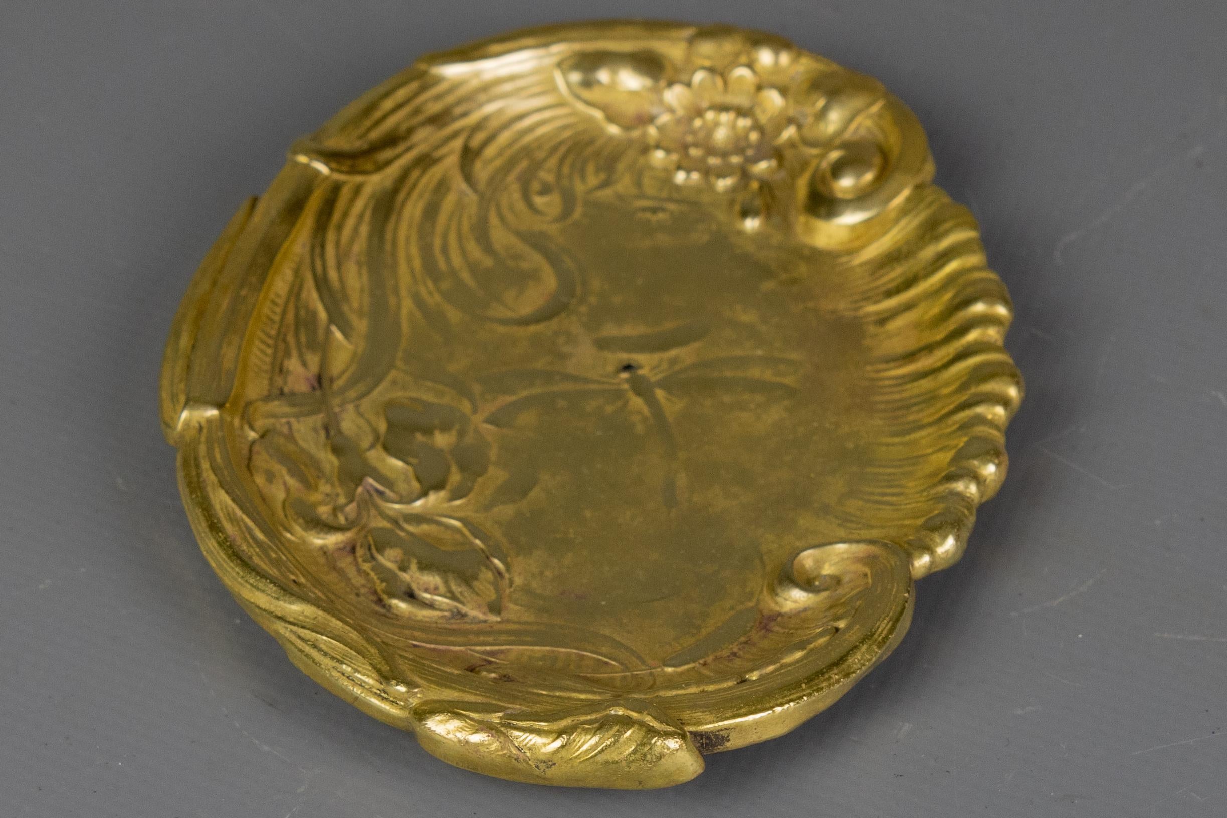 French Art Nouveau Brass Vide - Poche or Pin Tray with Dragonfly and Flowers For Sale 2