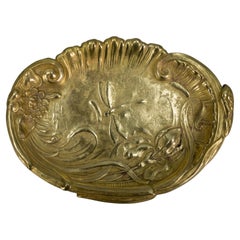 Vide-Poche ou plateau à épingles Art Nouveau français en laiton avec libellule et fleurs