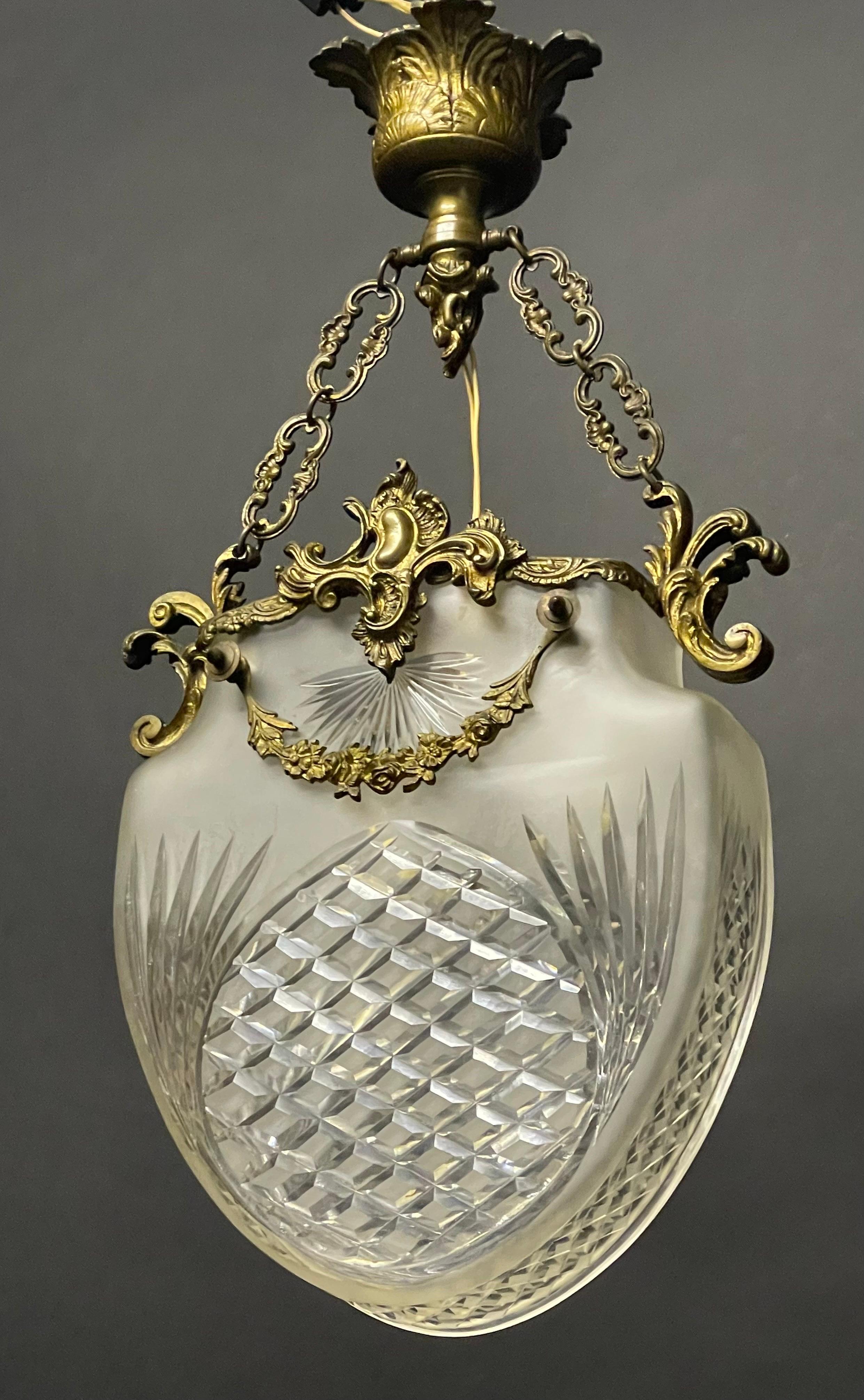 Belle Époque French Art Nouveau Bronze and Cut Glass Pendant, circa 1900s For Sale