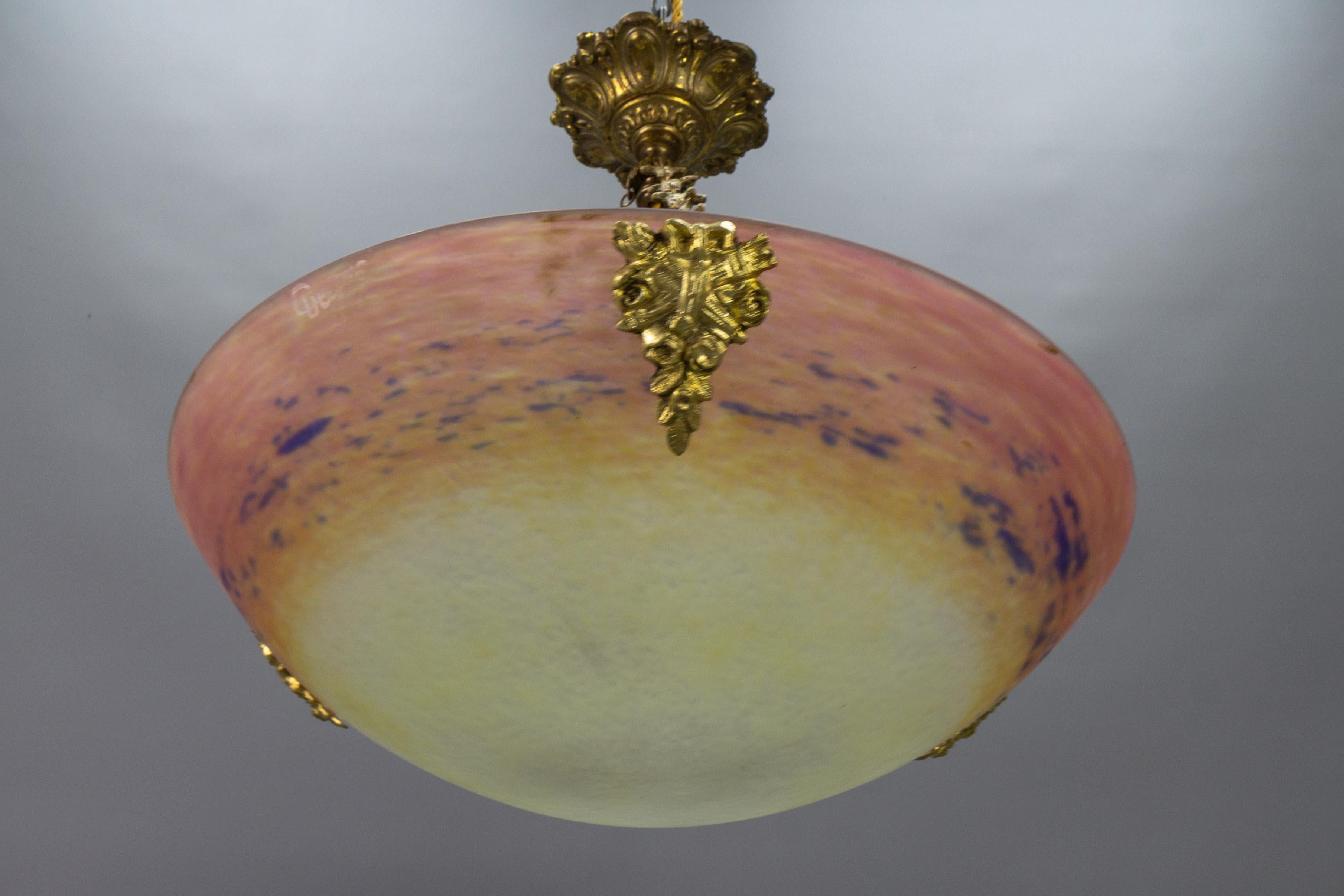 French Art Nouveau Bronze and Polychrome Glass Pendant Light Signed Degué, 1920s In Good Condition For Sale In Barntrup, DE