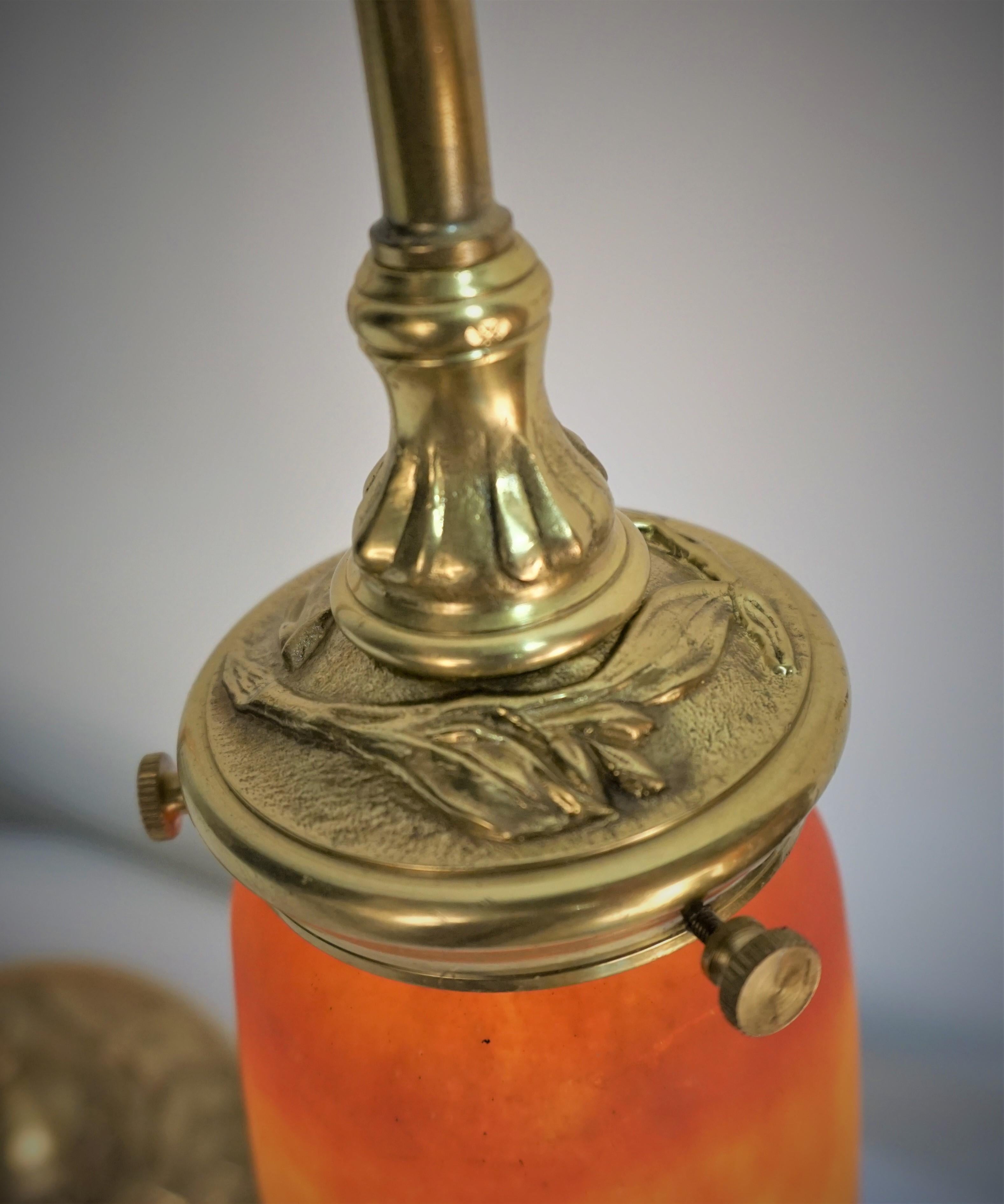 French Art Nouveau Bronze Art Glass Table Lamp by Daum In Good Condition For Sale In Fairfax, VA