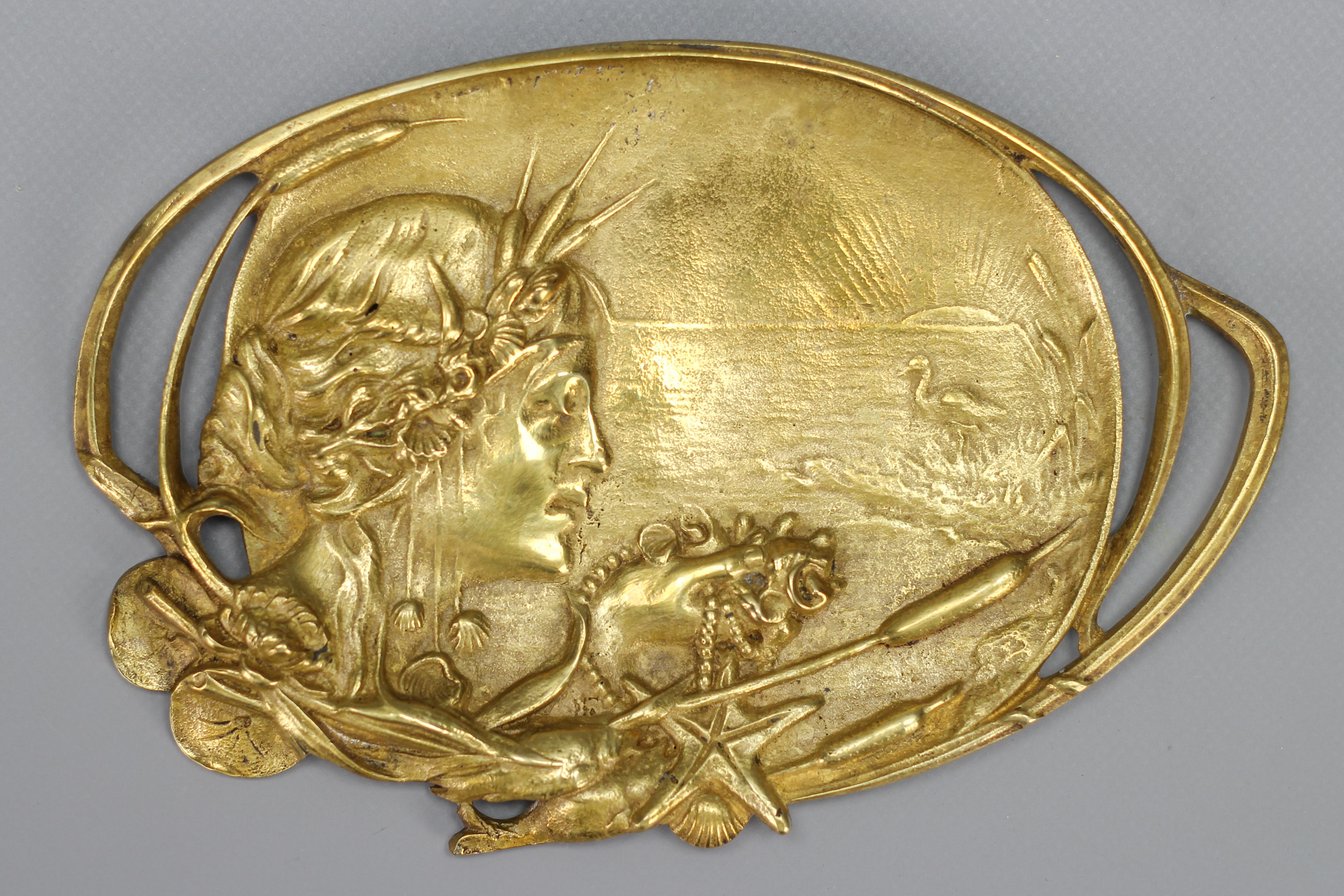 French Art Nouveau Bronze card tray or Pin Tray, Vide - Poche, 1920s
This absolutely adorable card tray or pin tray, Vide - Poche, is made of bronze and features in a relief a profile of a mermaid, adorned with a shell and water plants, which is